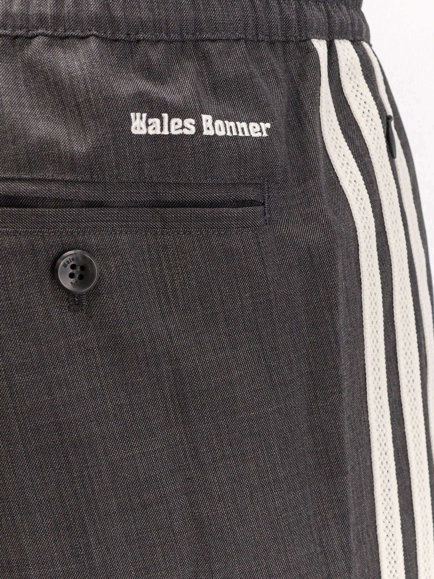 Wool blend trousers with iconic detail on the side