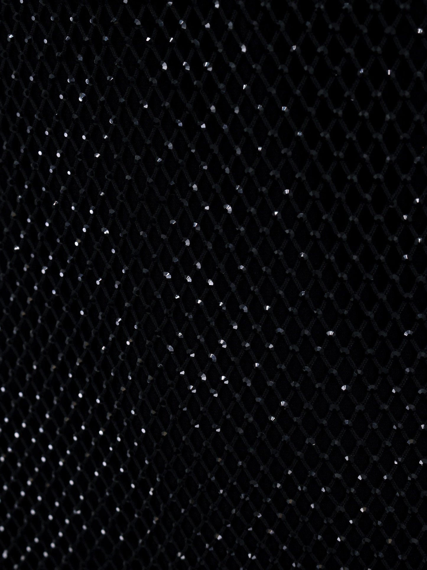 Abito in rete ricamata con cristalli