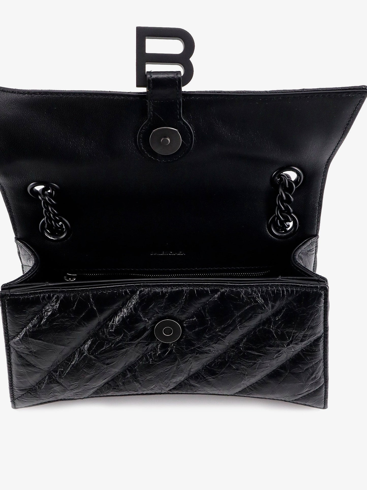 Matelassé leather shoulder bag with frontal monogram