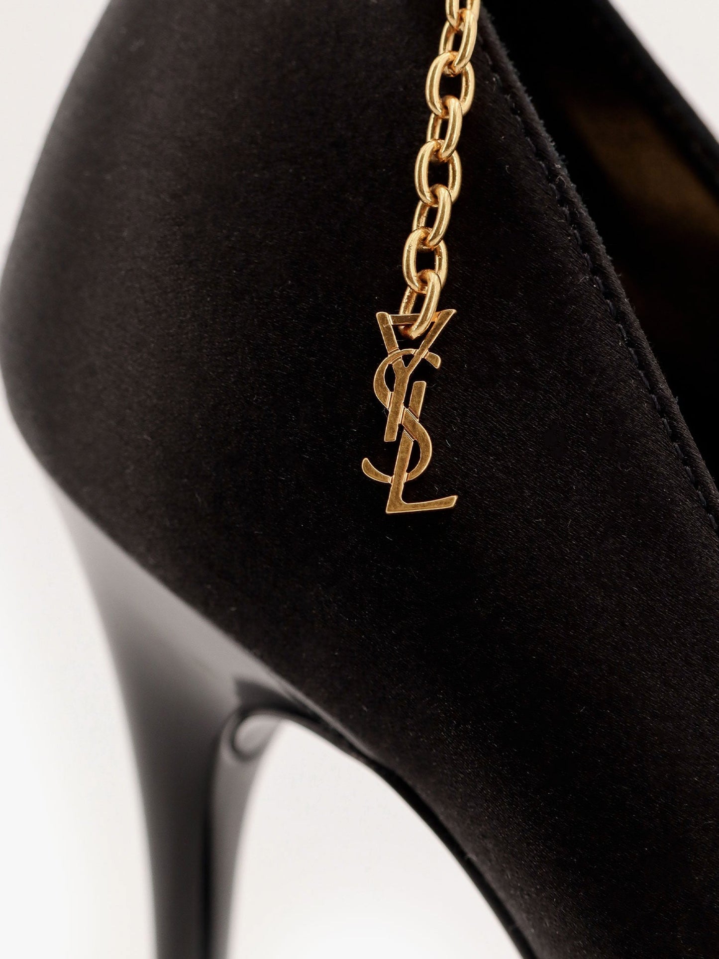 Crepe satin regine pumps