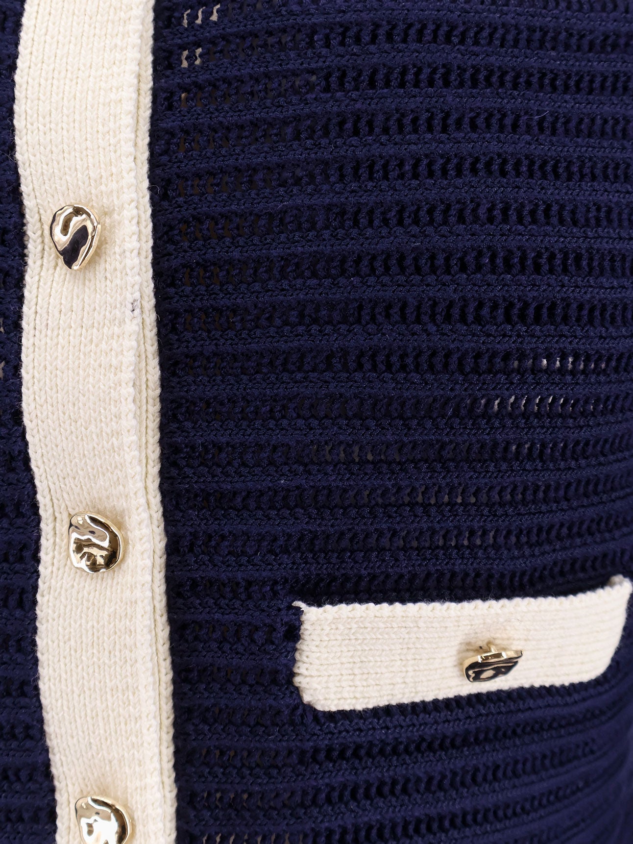 Crochet knitted cardigan with contrasting profiles