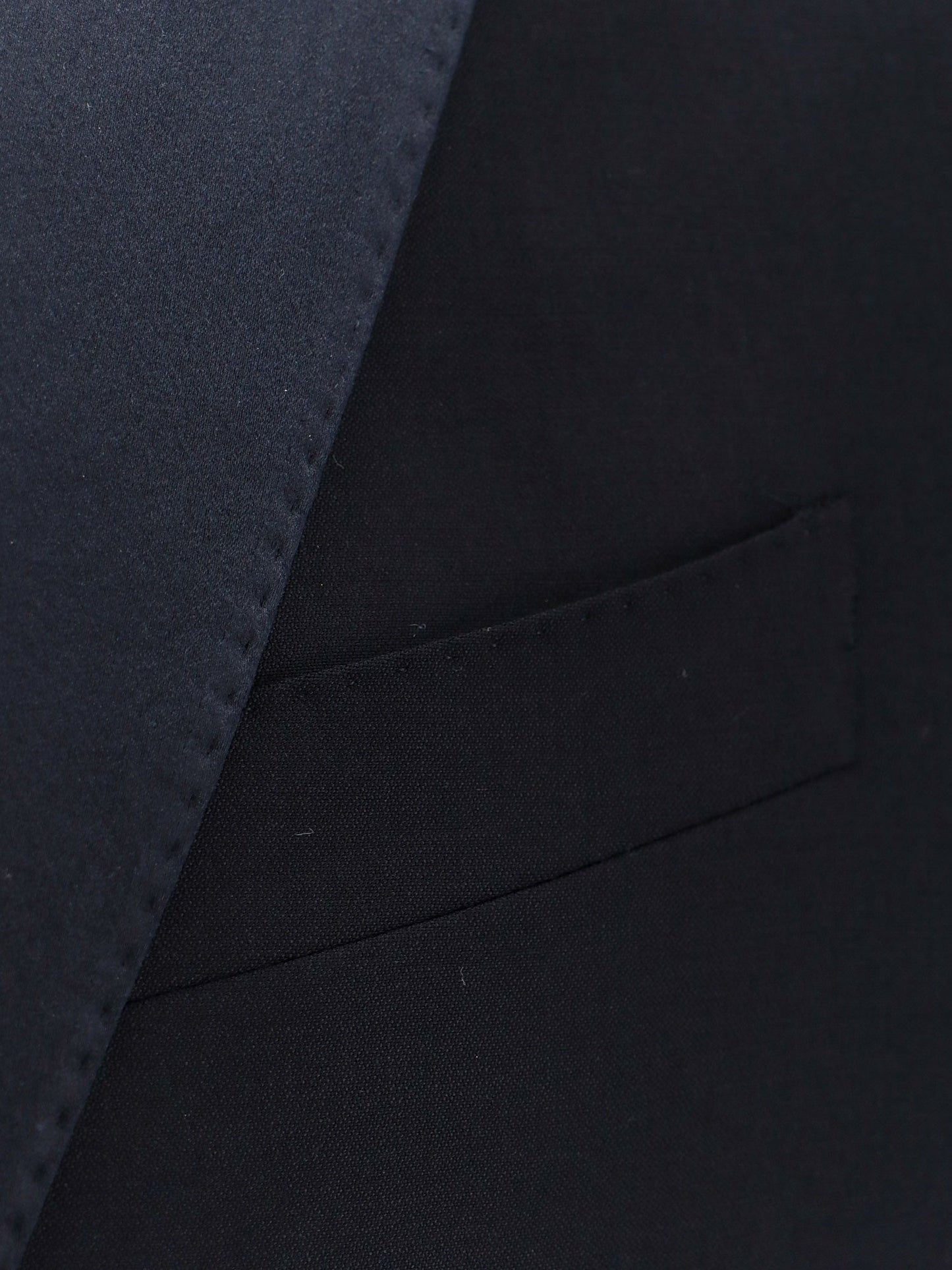 Virgin wool blend tuxedo with gilet and satin profiles