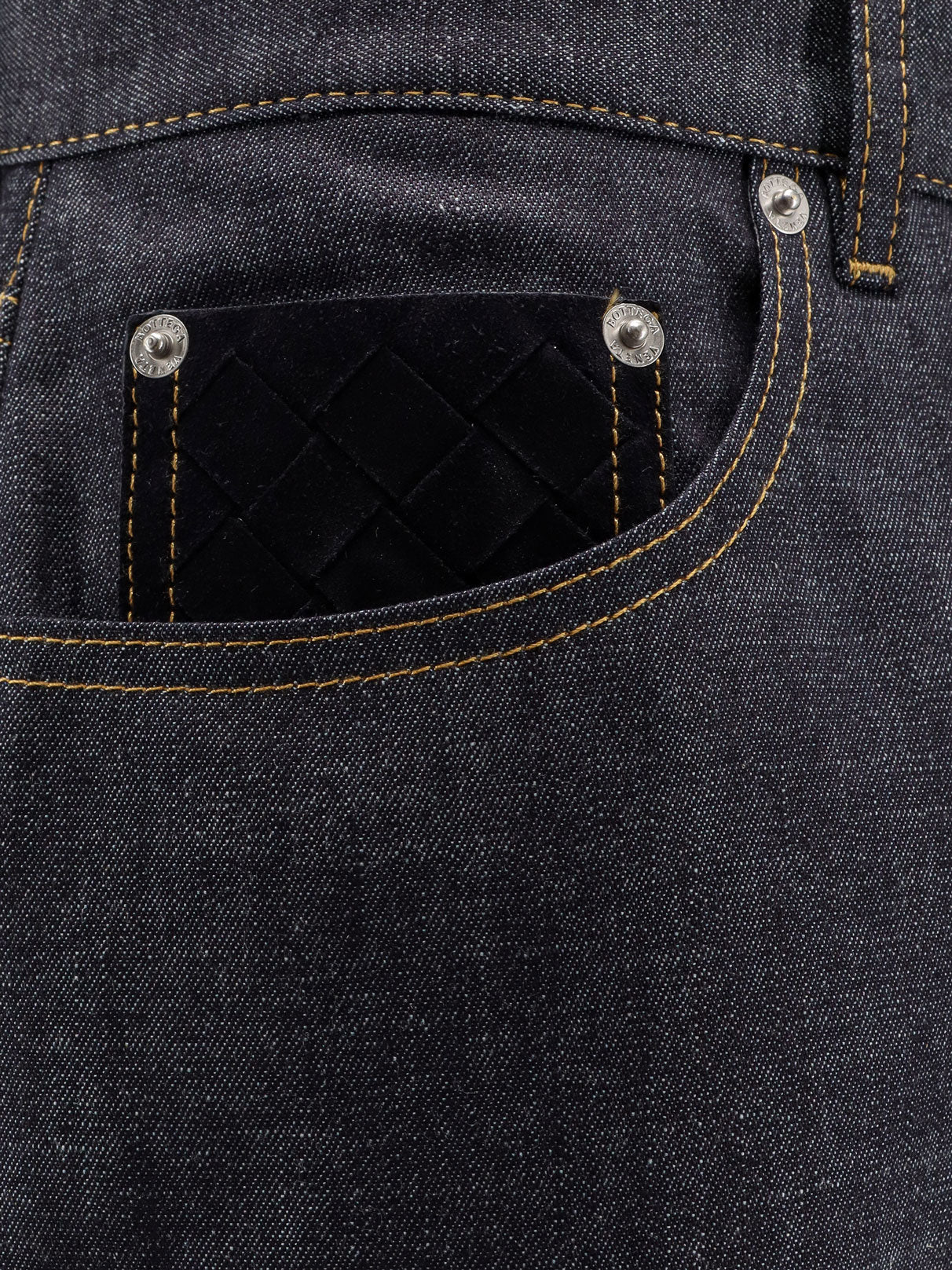 Jeans a gamba ampia con risvolto