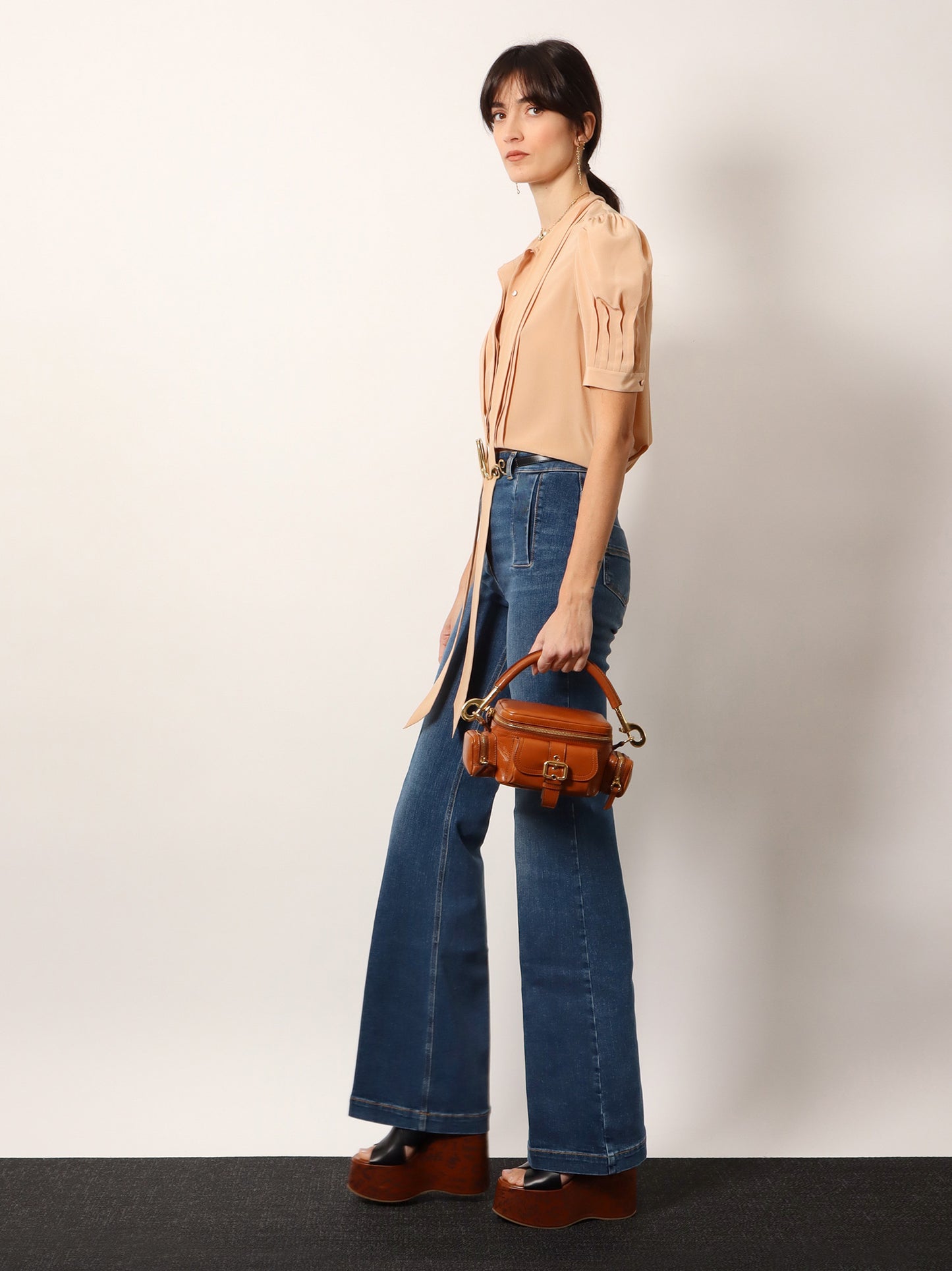 Small double carry leather bag with multipocket detail