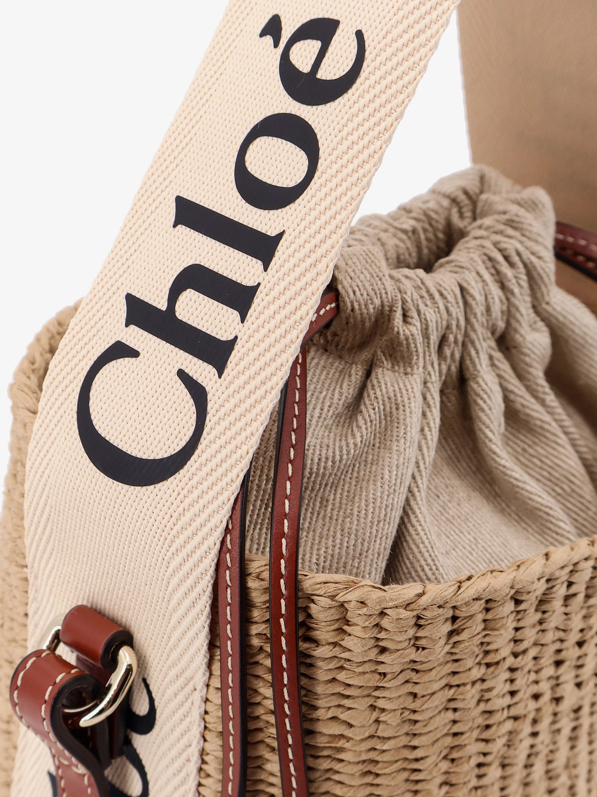 Woody rafia bucket bag