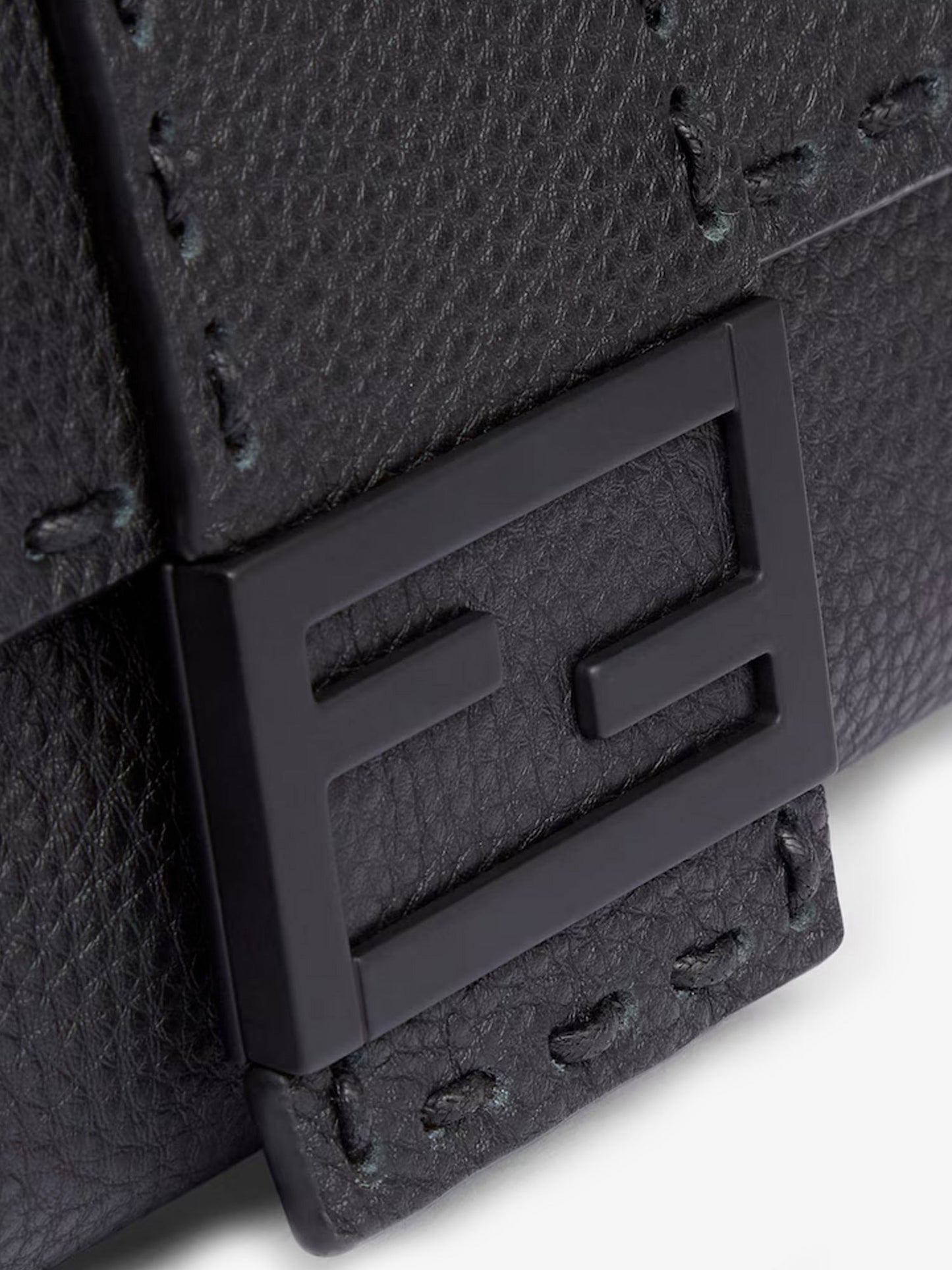 Baguette leather shoulder bag with Selleria stitchings