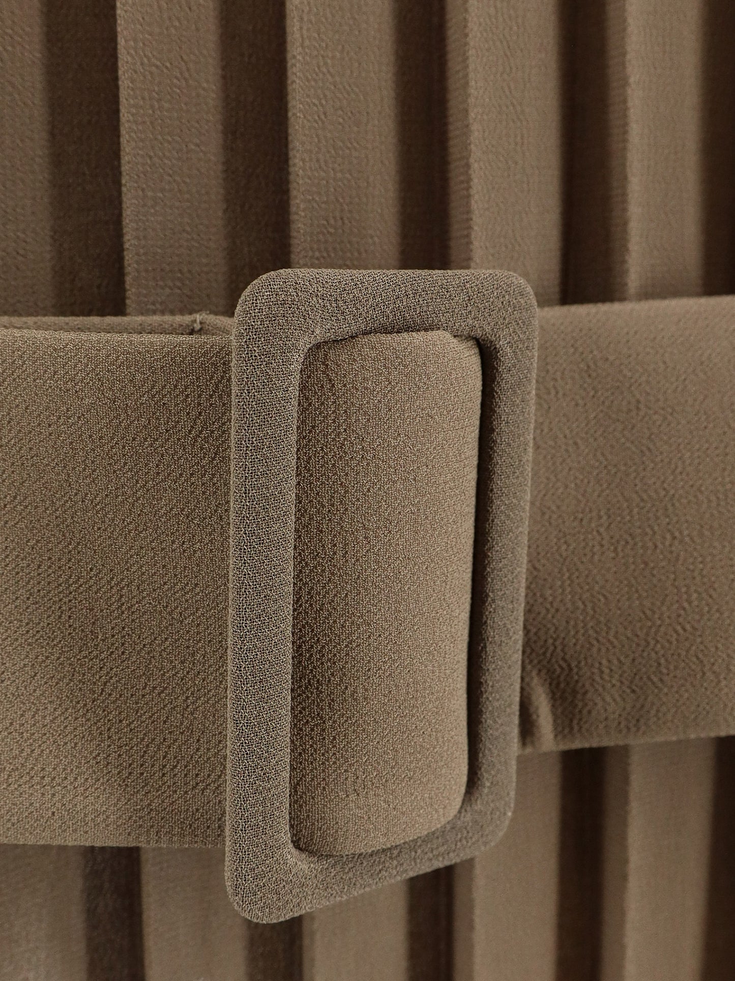 Pleated dress with belt