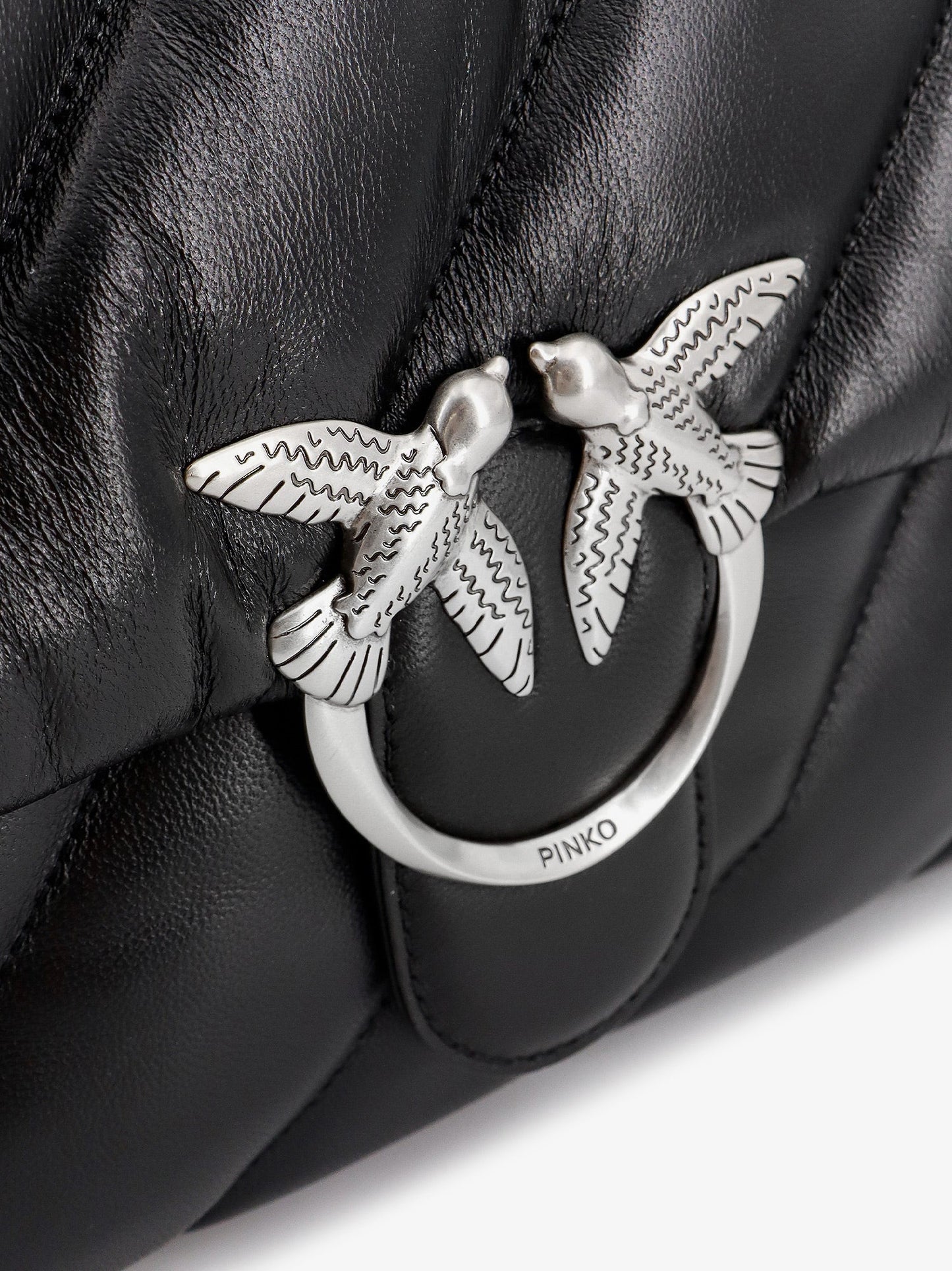 Matelassé leather shoulder bag