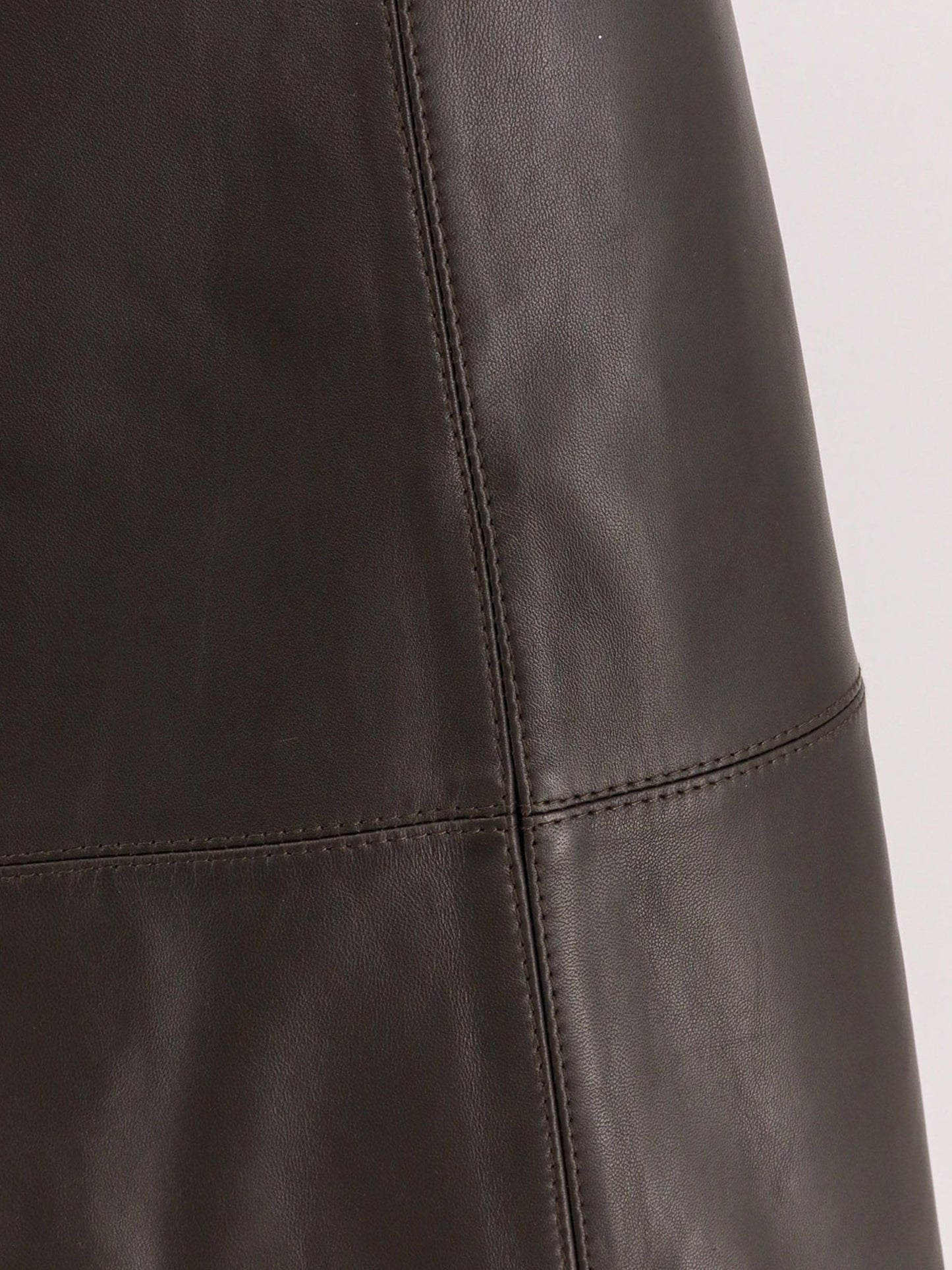 Gonna Gwen in pelle