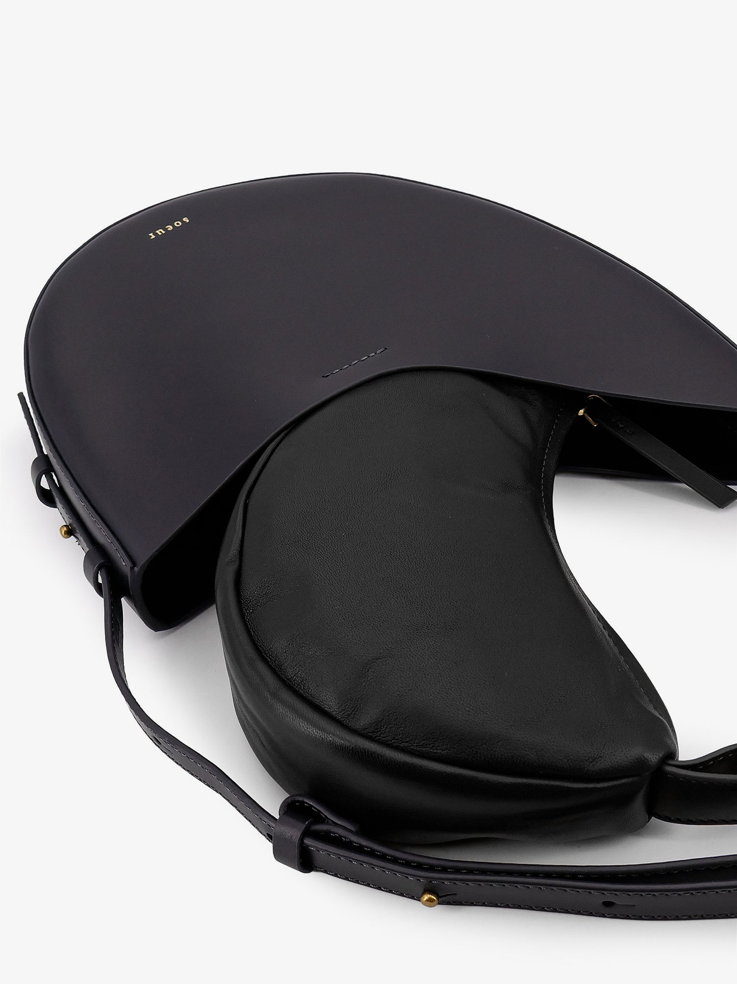 Wino leather shoulder bag