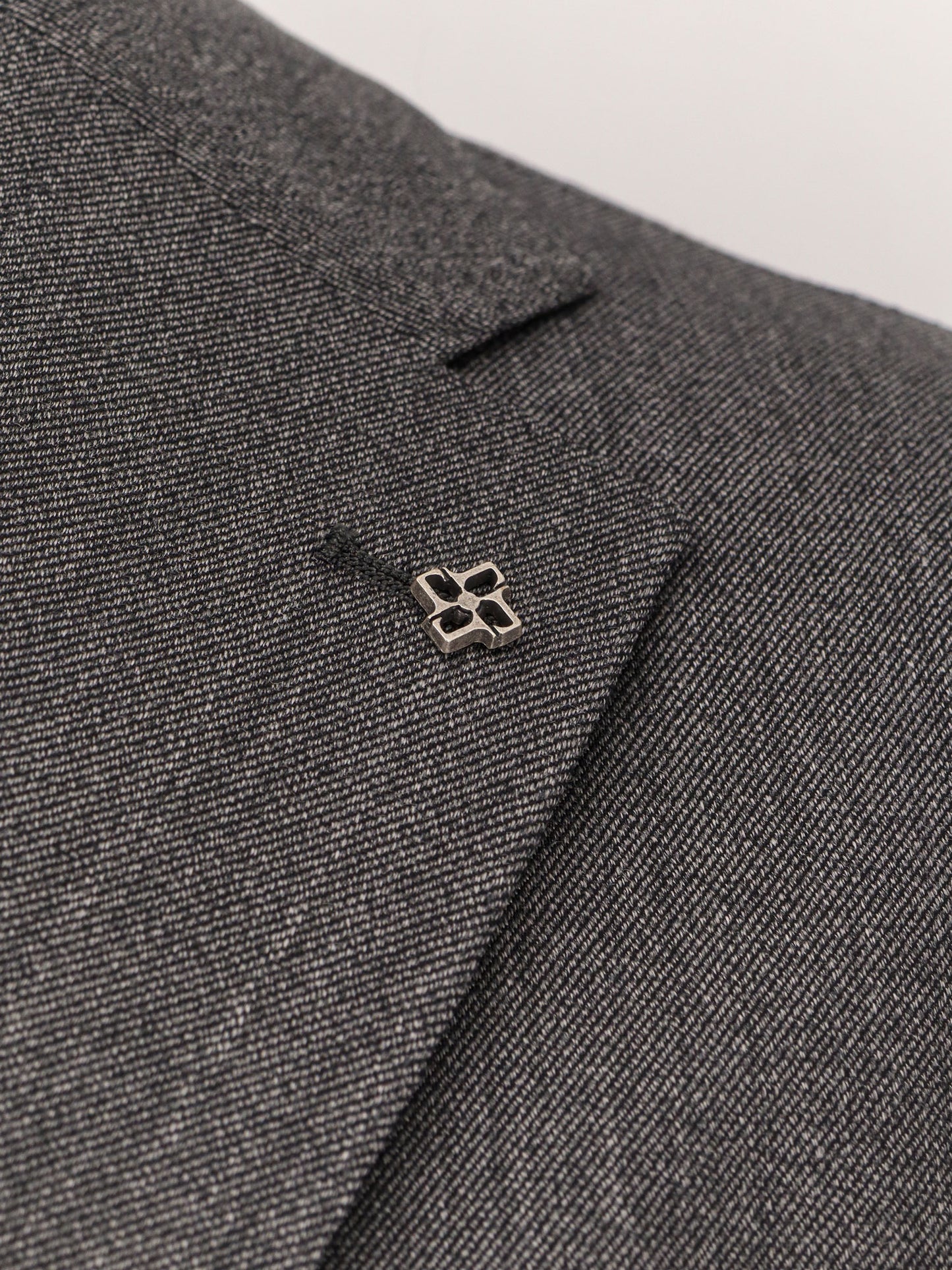 Single-breasted virgin wool suit