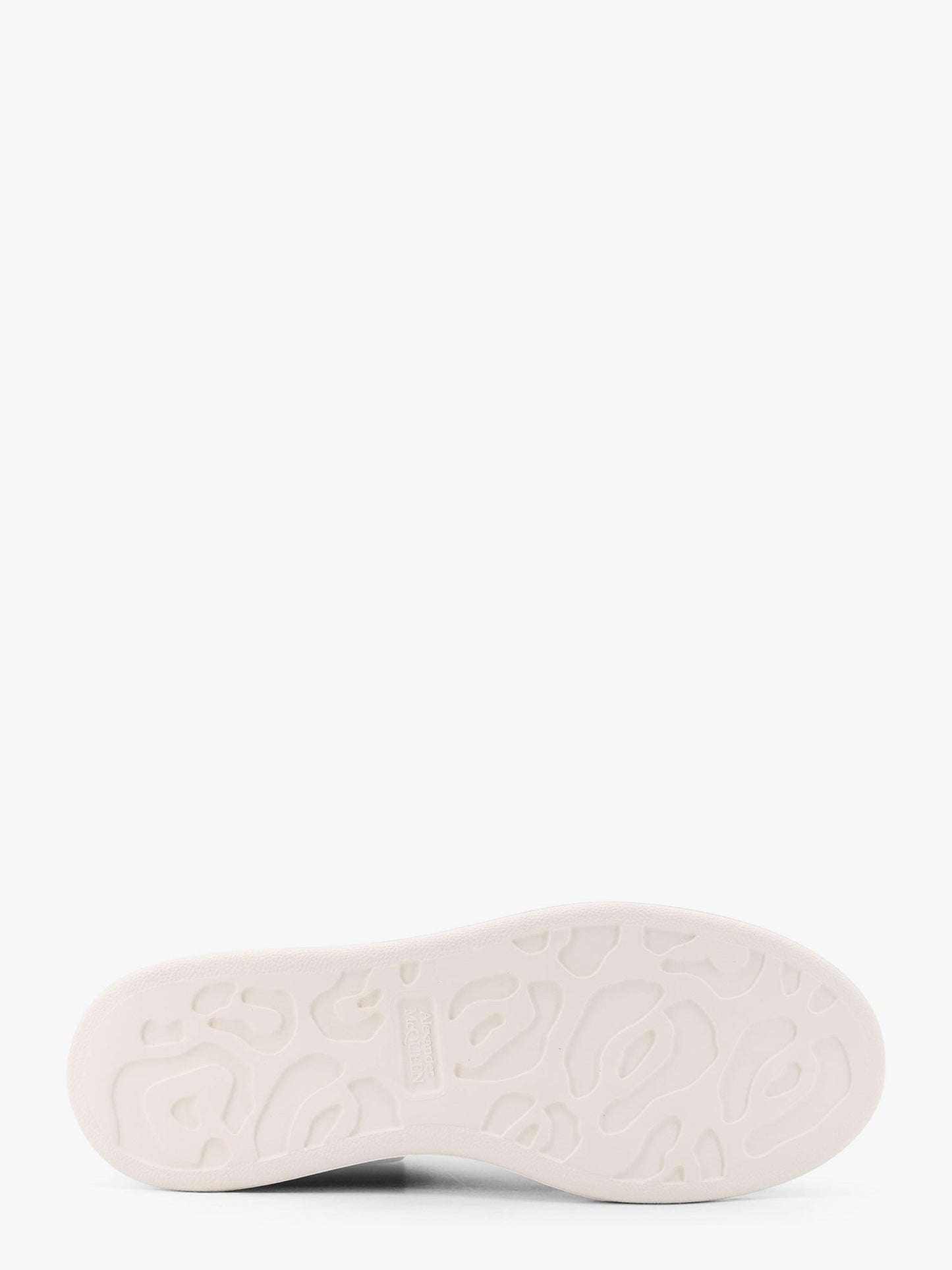 Sneakers oversize in suede con logo inciso frontale