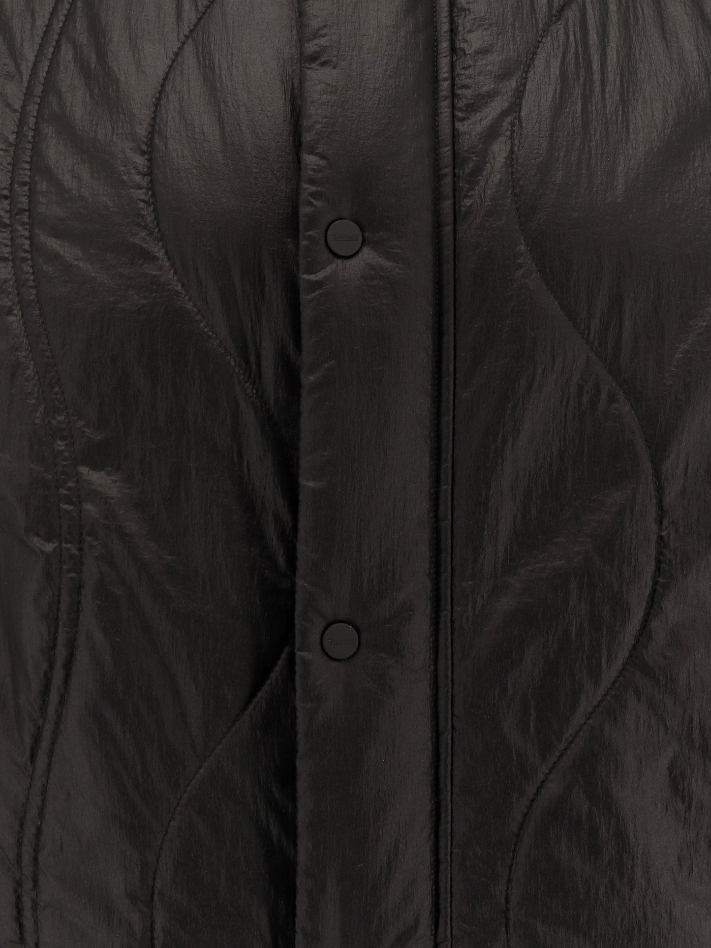 Laminar padded and quilted sleeveless jacket