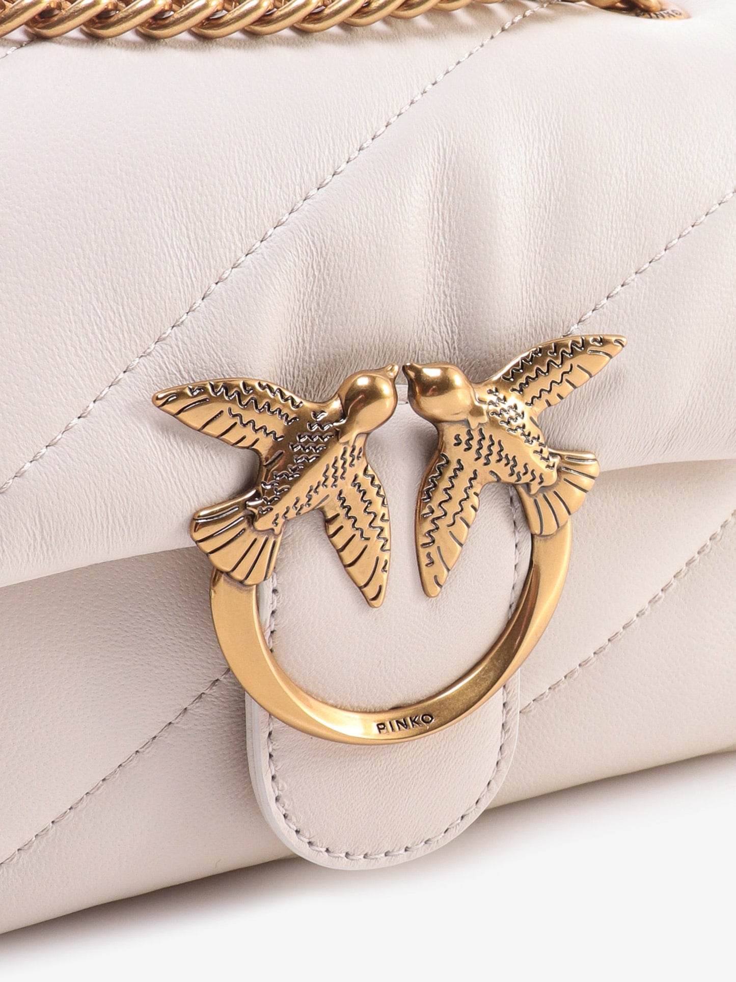 Matelassé leather shoulder bag with iconic love birds buckle