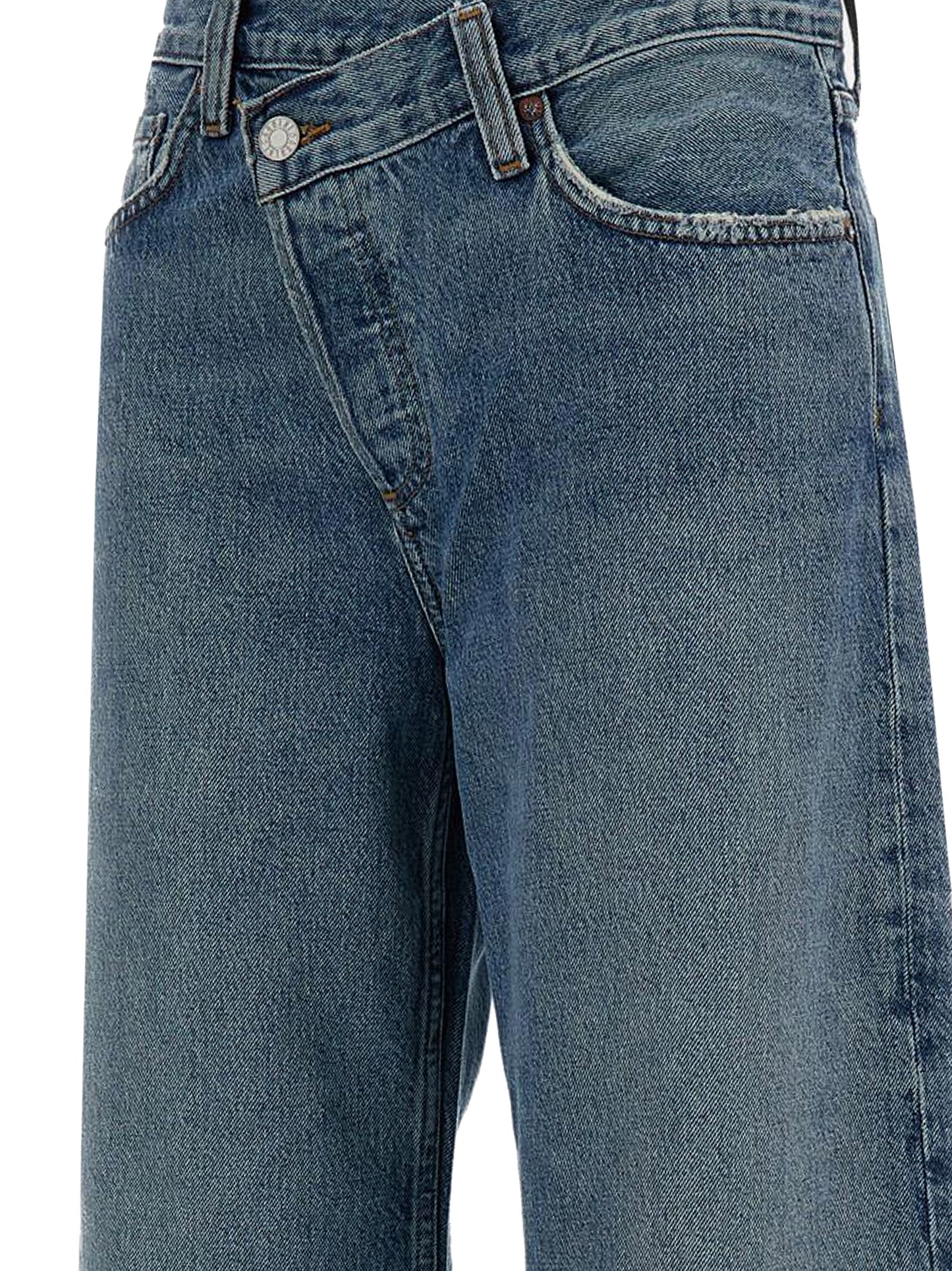 Regenerative cotton jeans with distressed profiles