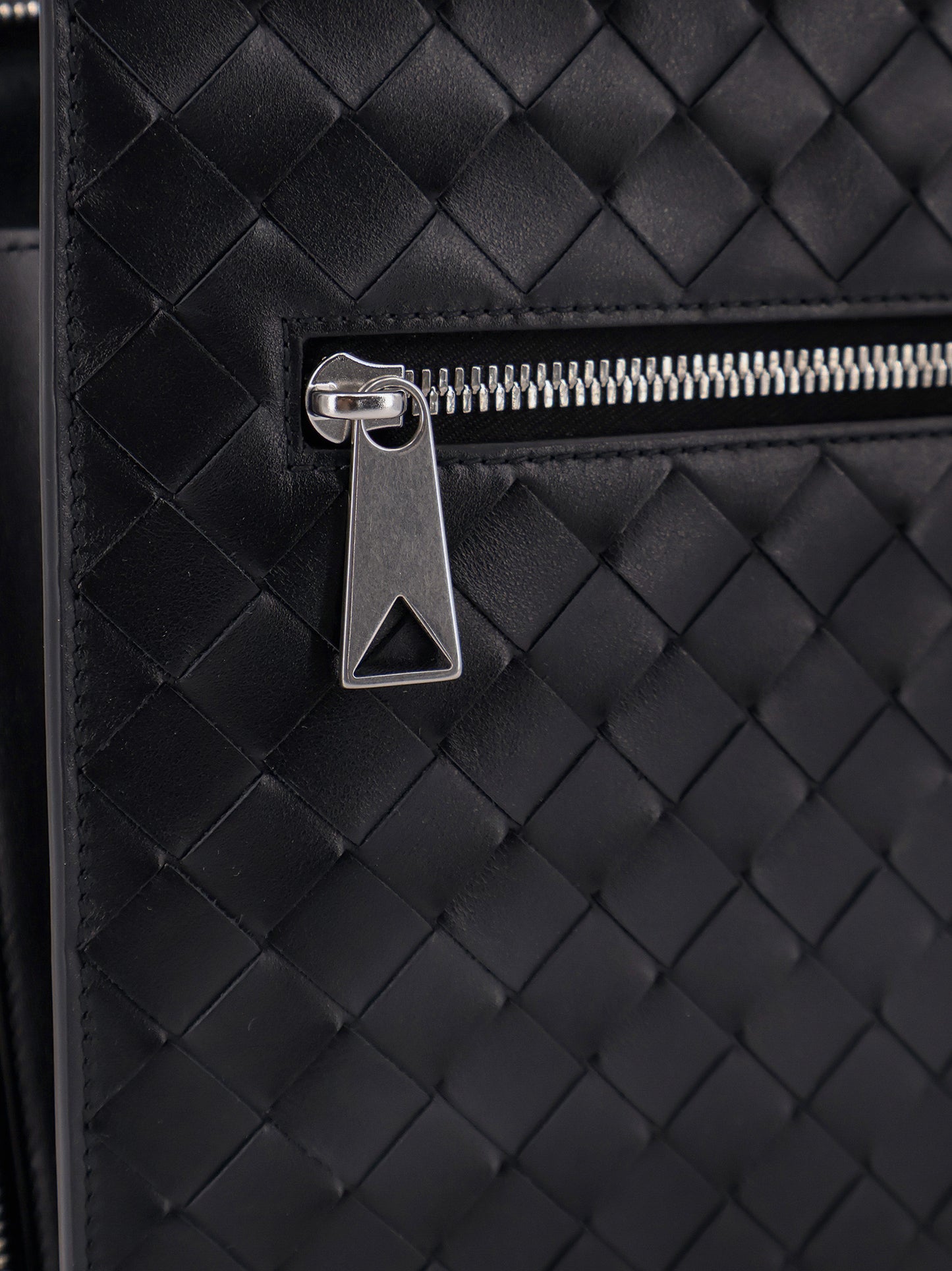 Avenue leather document case with Intrecciato motif