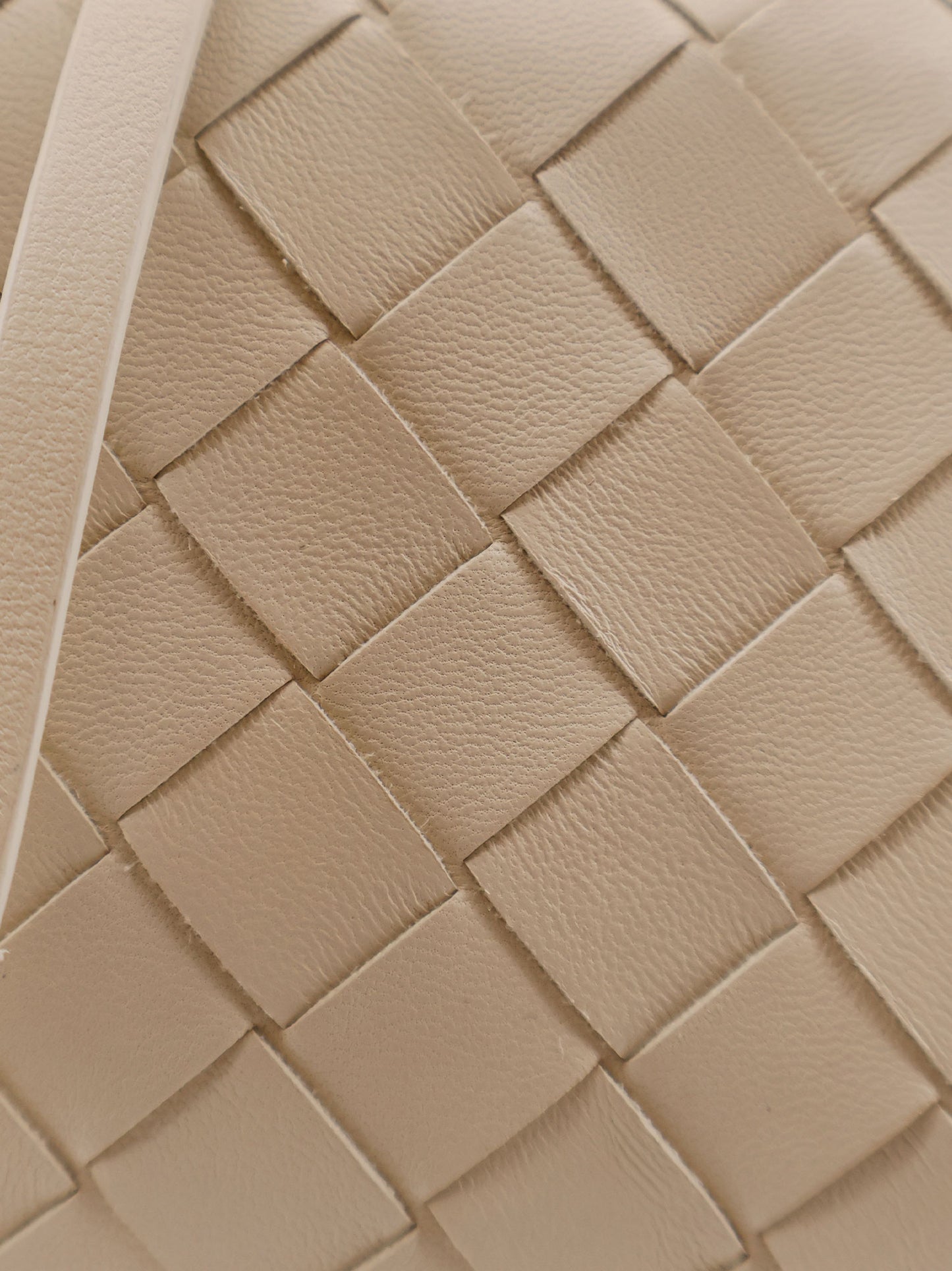 Concert Pouch leather crossbody bag with Intrecciato motif