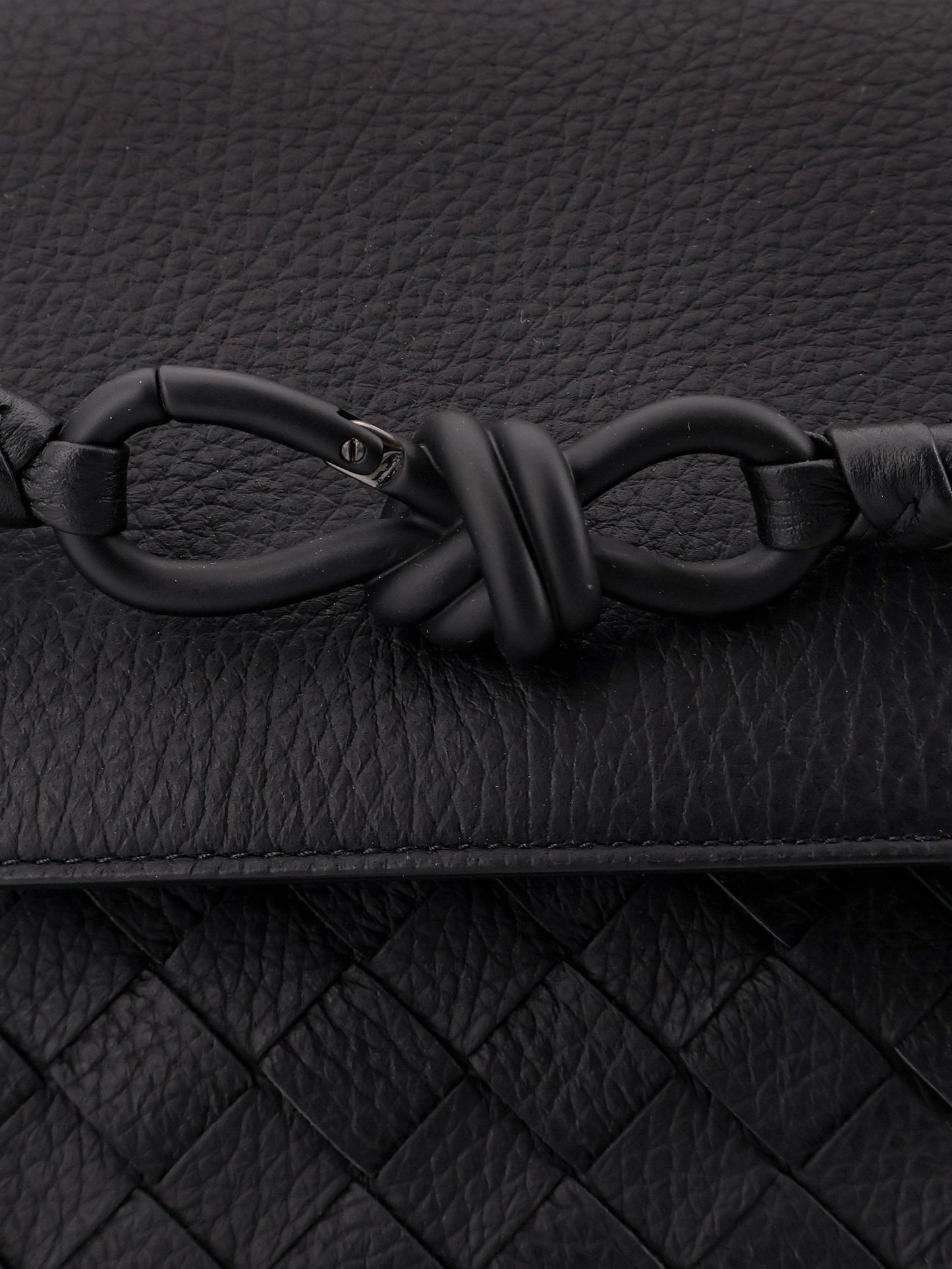 Andiamo leather shoulder bag with Intrecciato pattern