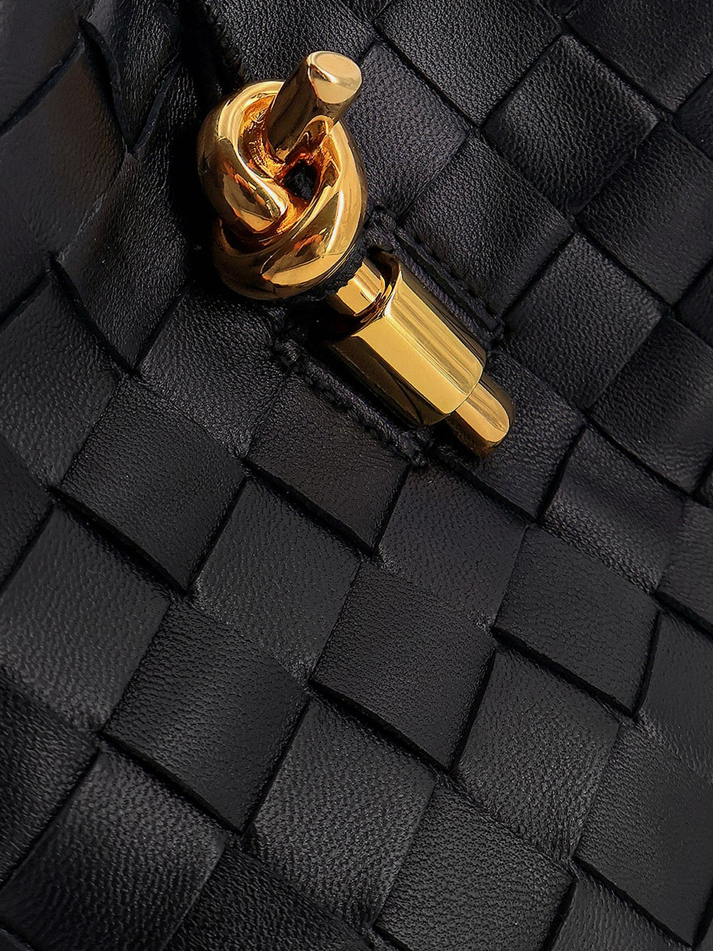 Andiamo leather smartphone Pochette with Intrecciato motif