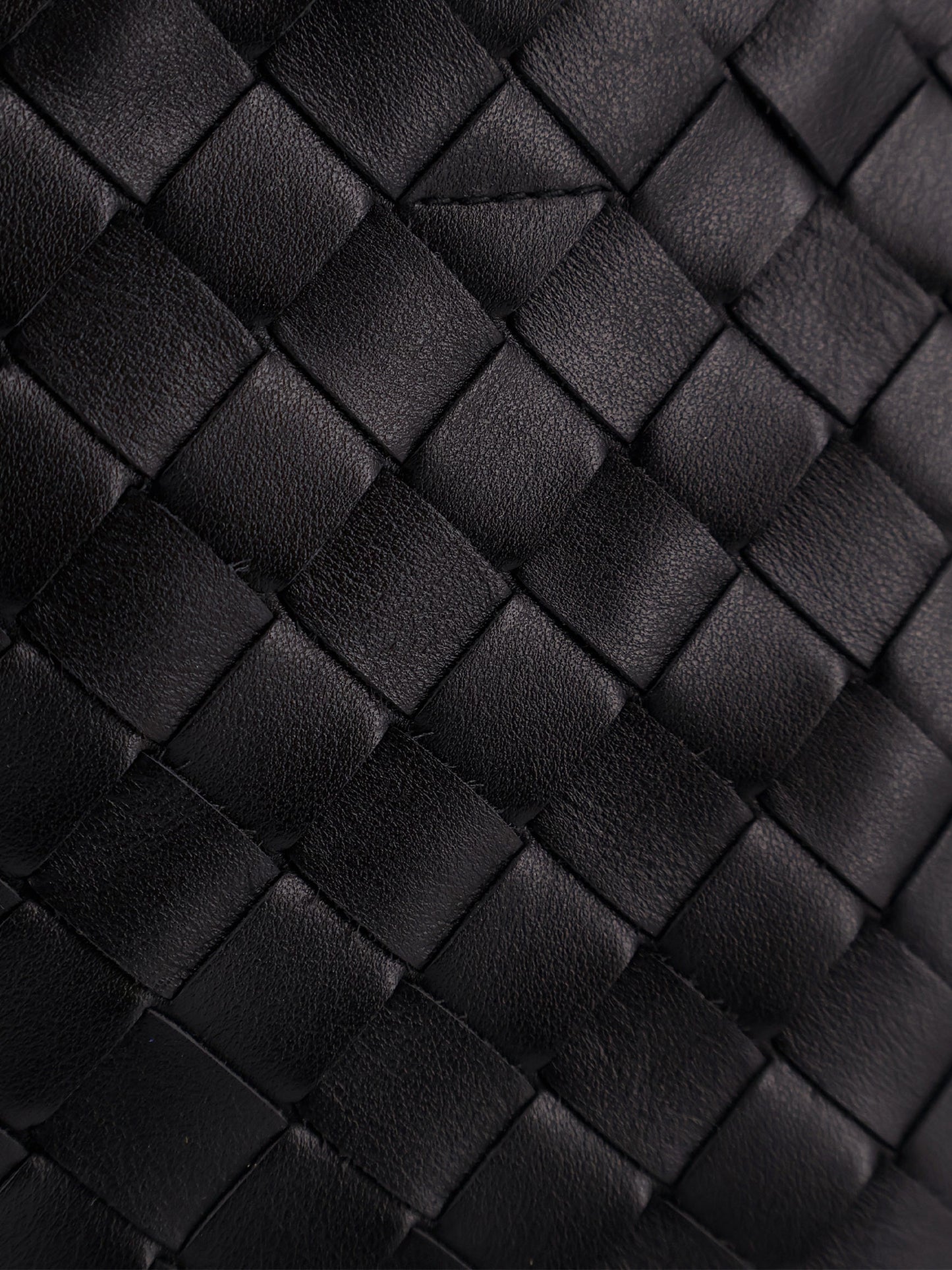 Leather crossbody bag with Intrecciato pattern