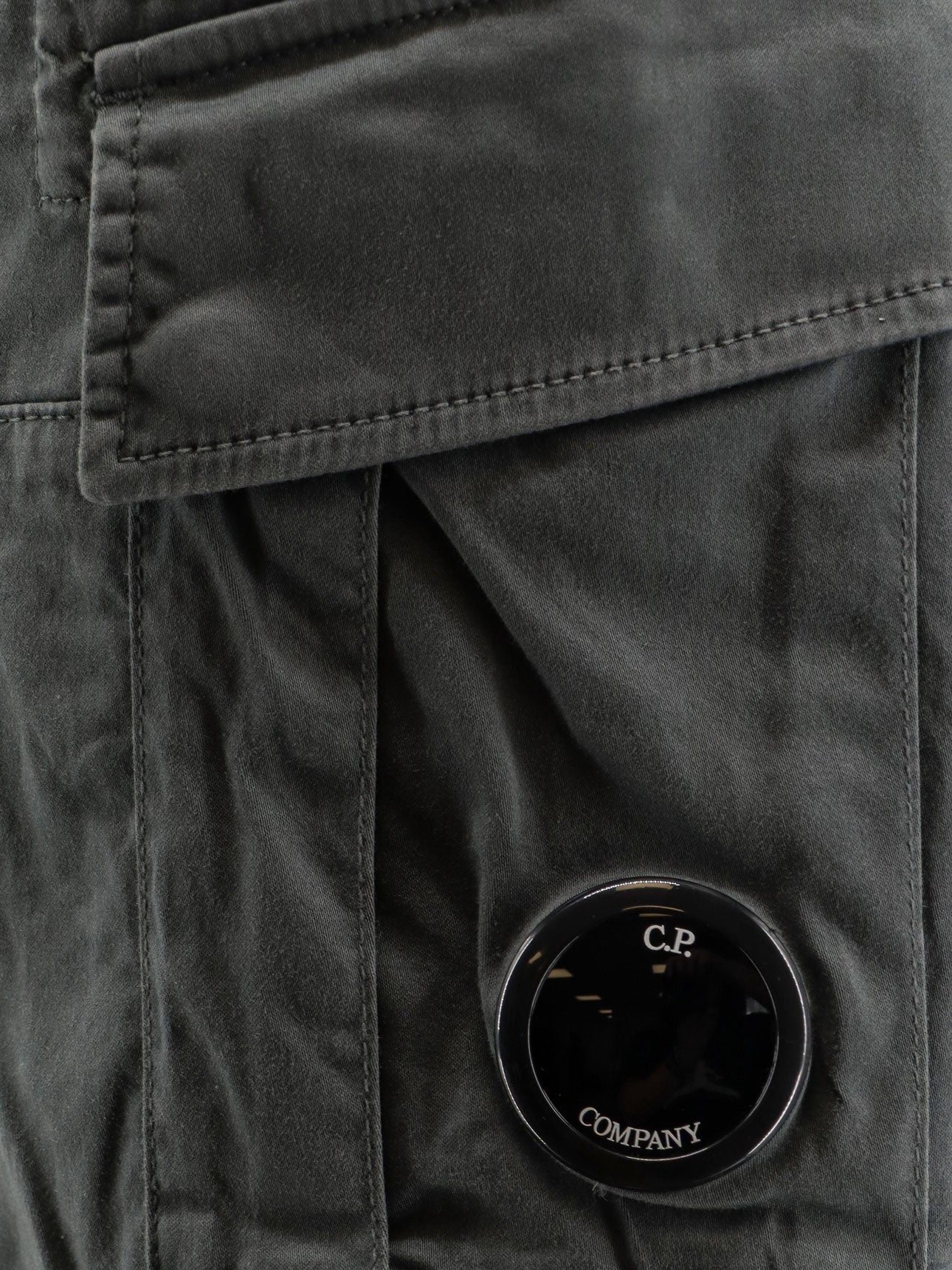 Cotton cargo bermuda shorts