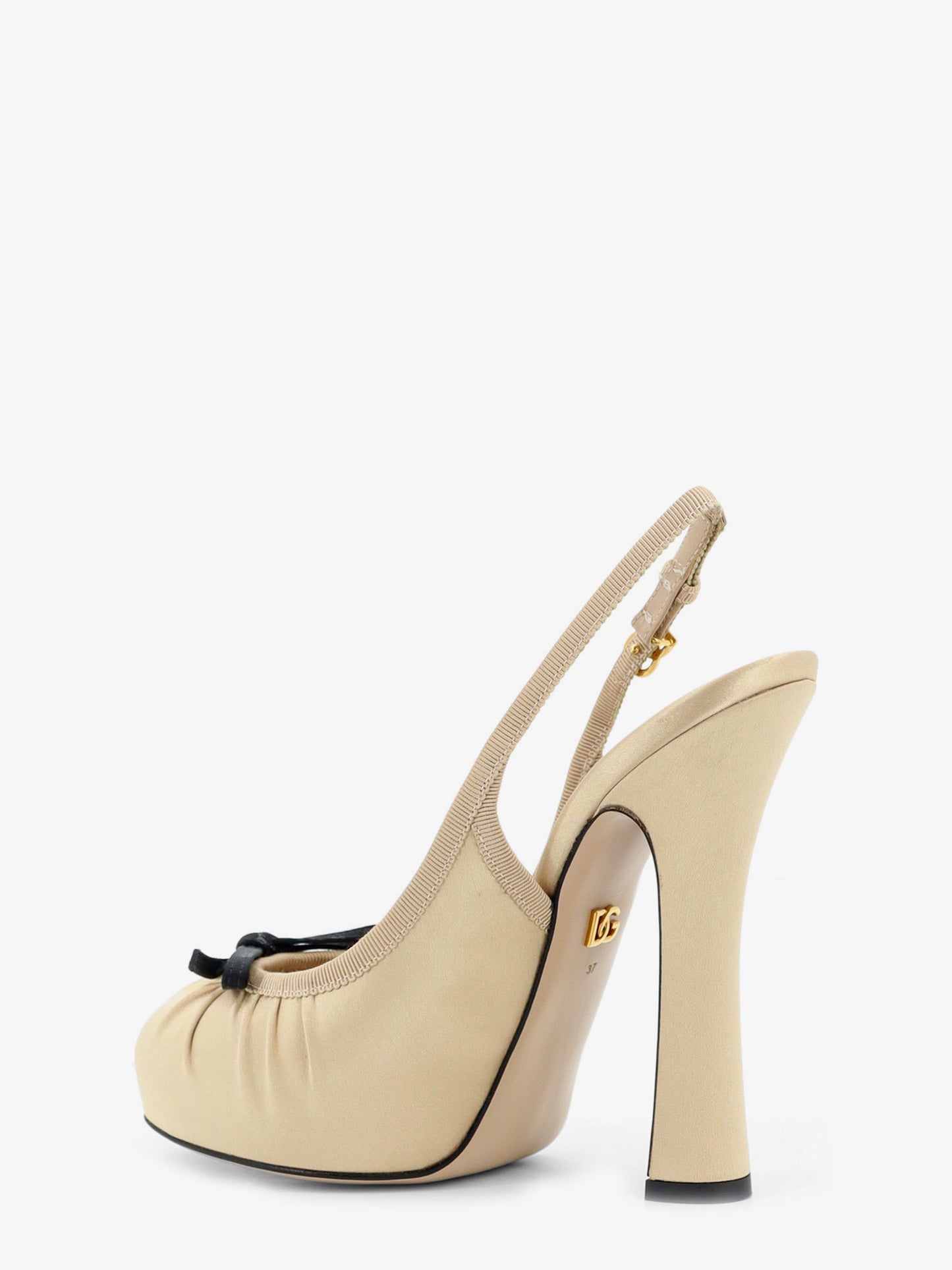 Satin décolleté