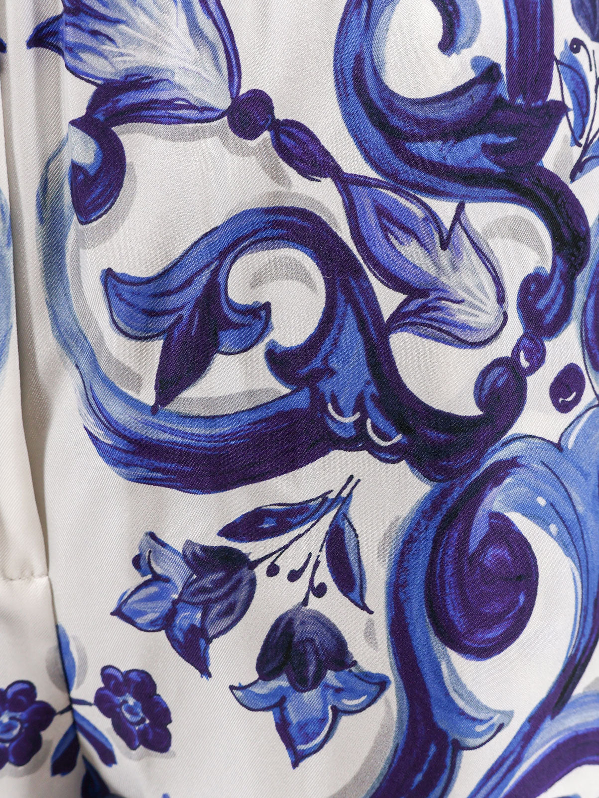 Silk shorts with Maiolica print