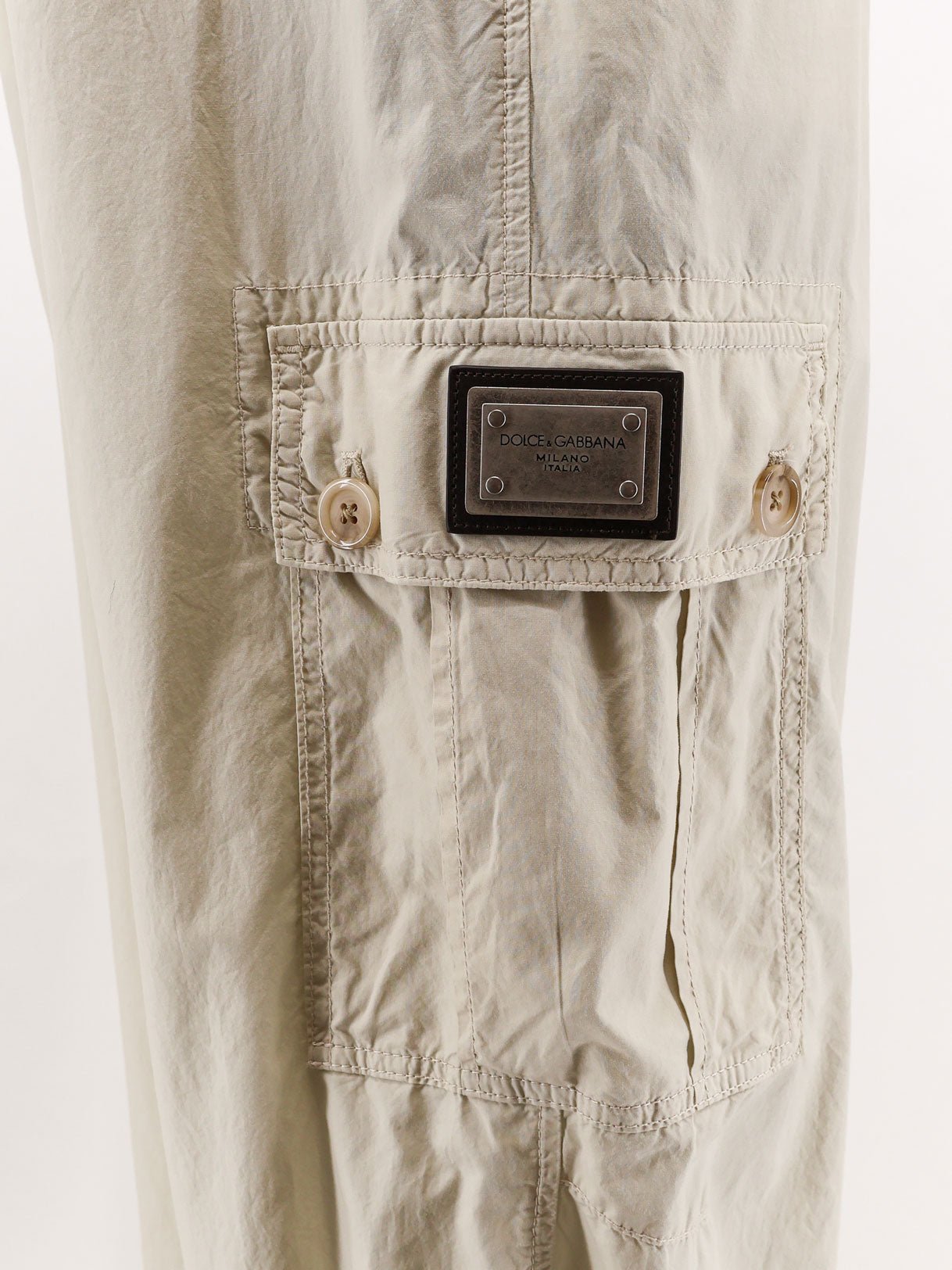 Pantalone in cotone con tasche applicate