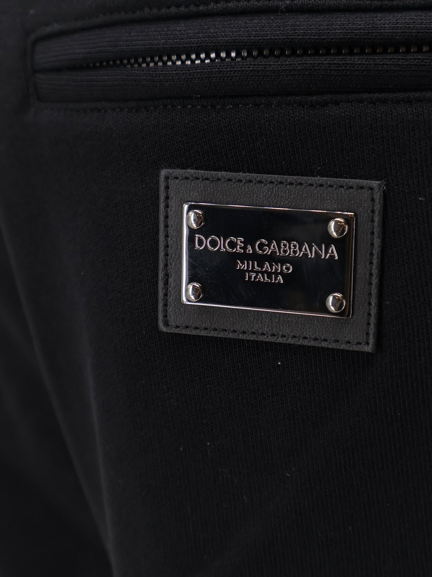 Cotton Bermuda shorts with metal logo patch