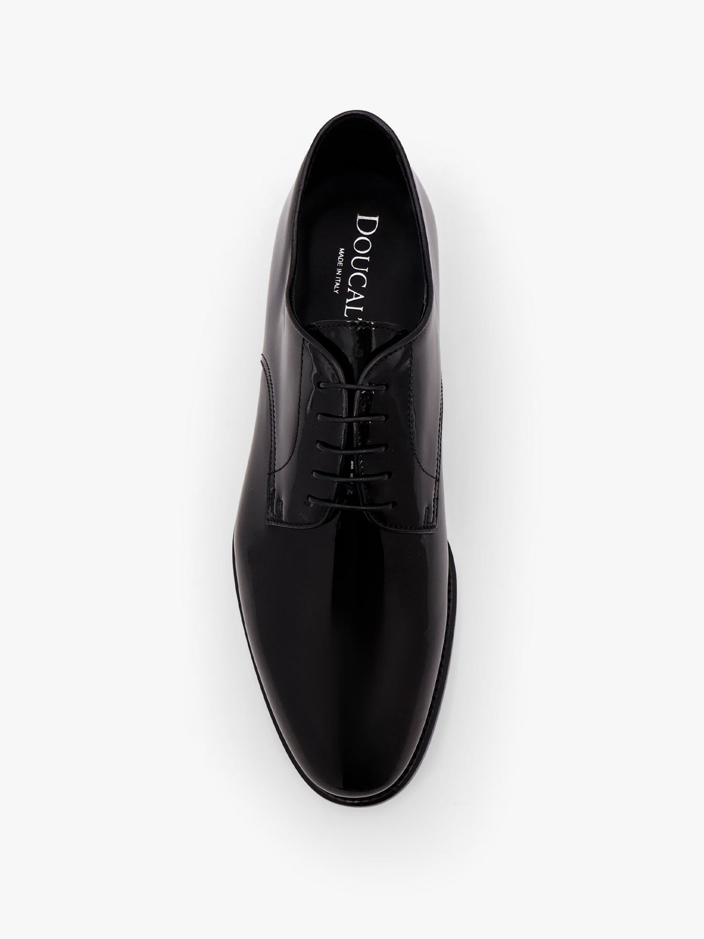 Lace-up patent leather shoe