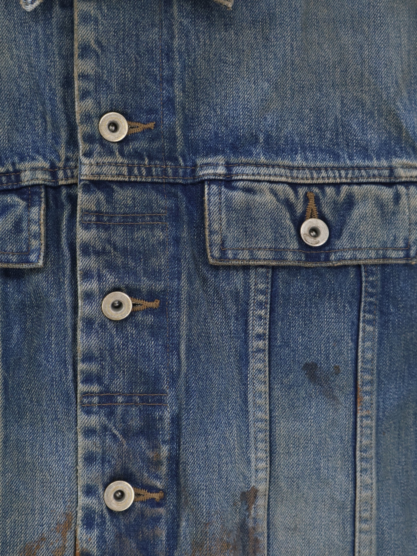 Sleeveless denim jacket