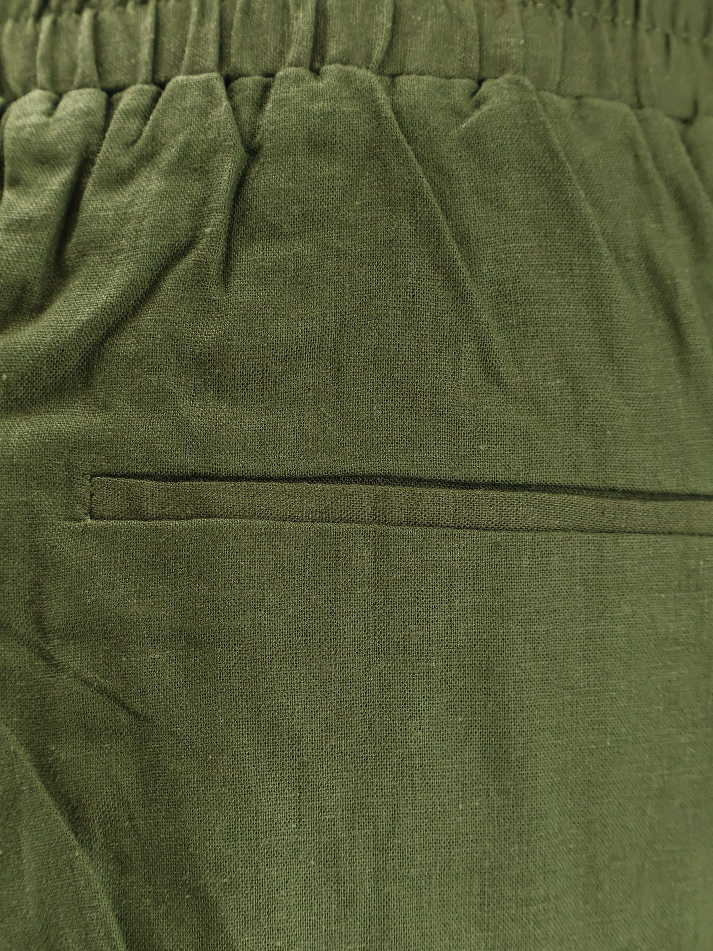 Green heart tapestry embroidered lenzing™ ecovero™ euroflax™ shorts