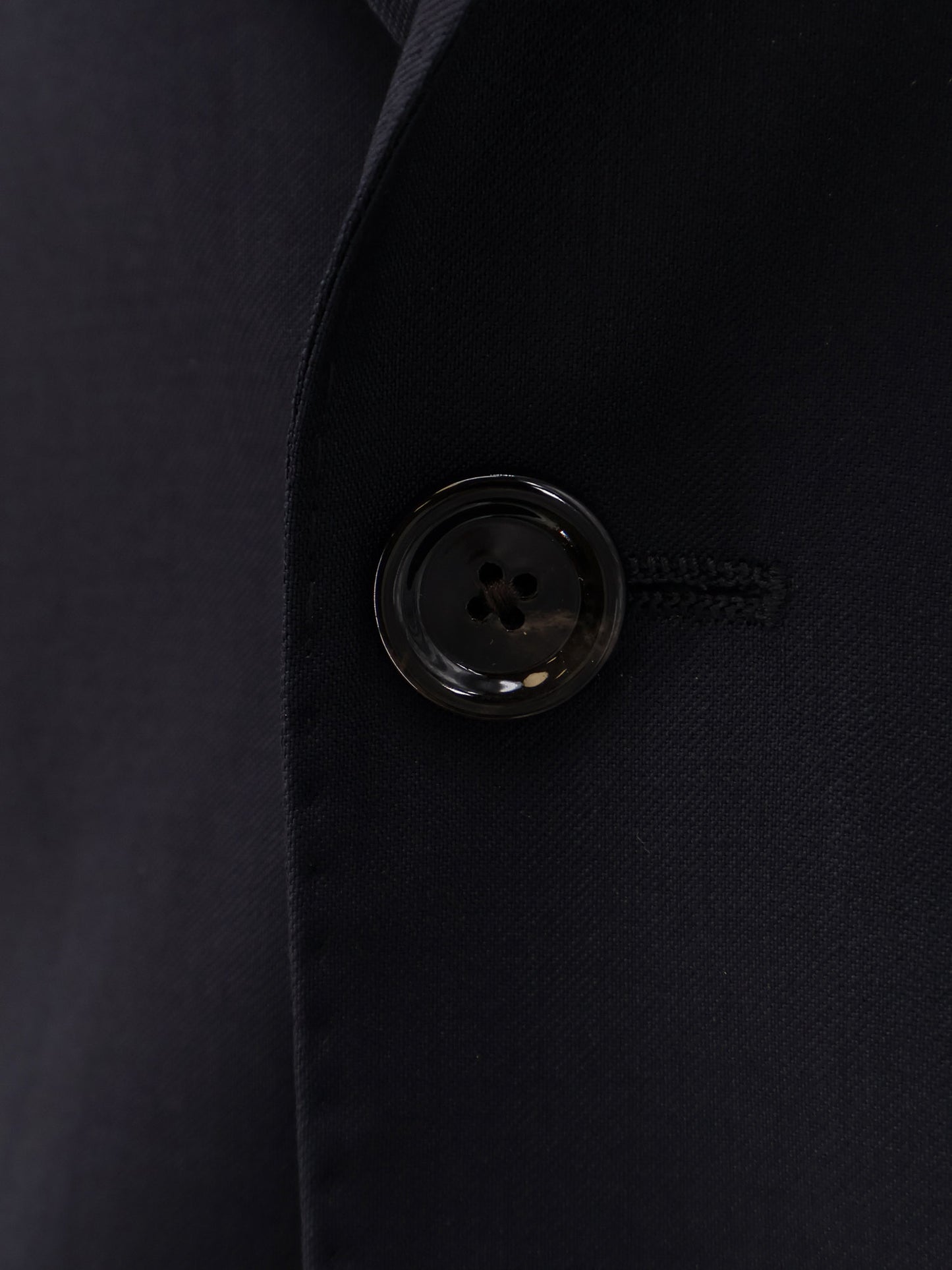 Iconic single-breasted pure virgin wool suit