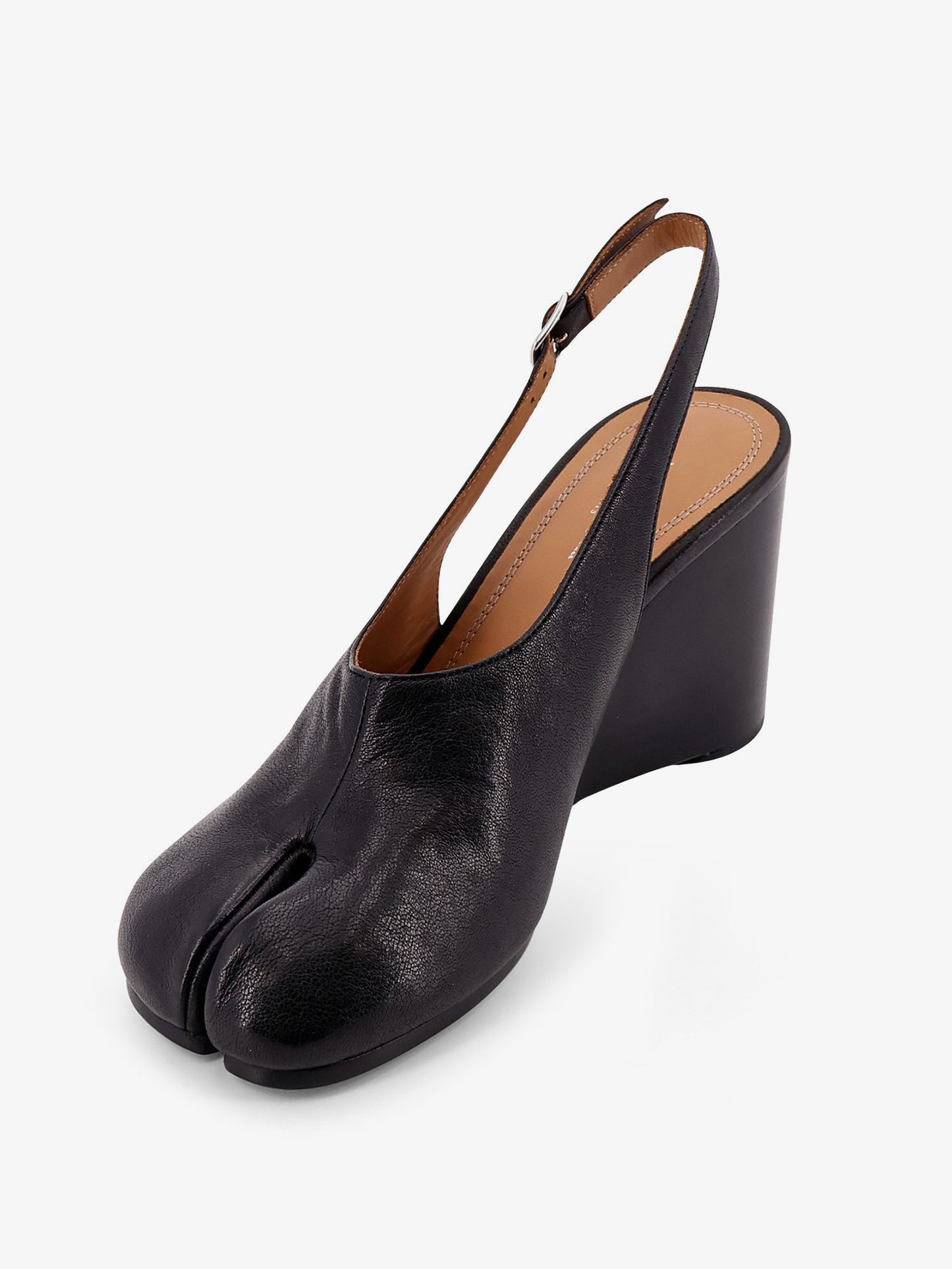 Tabi leather pumps
