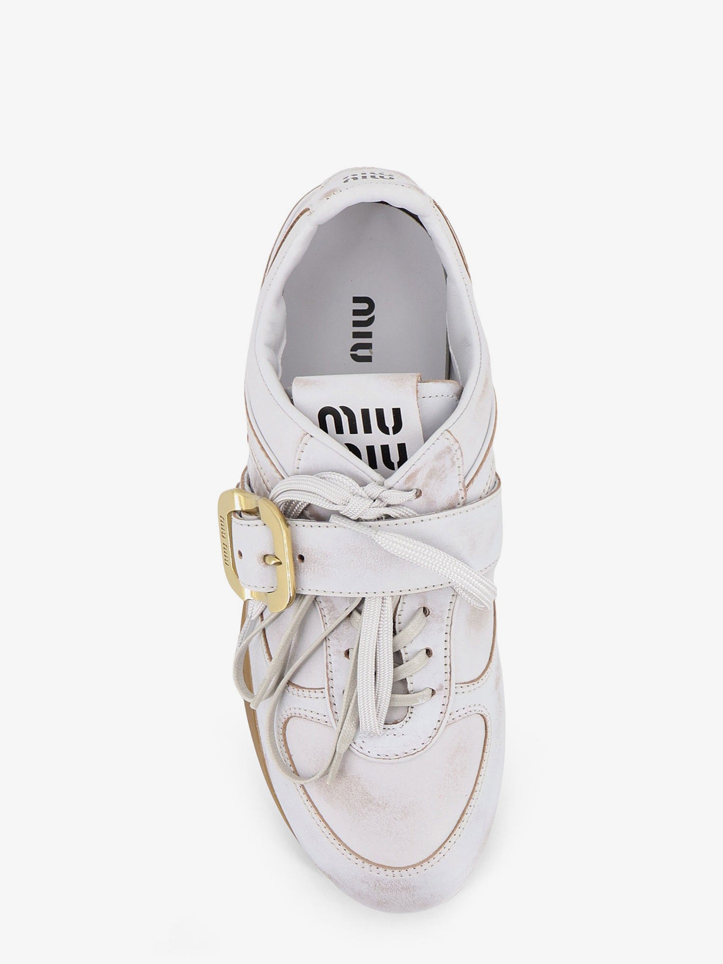 Sneakers in pelle effetto used con dettaglio fibbia in metallo