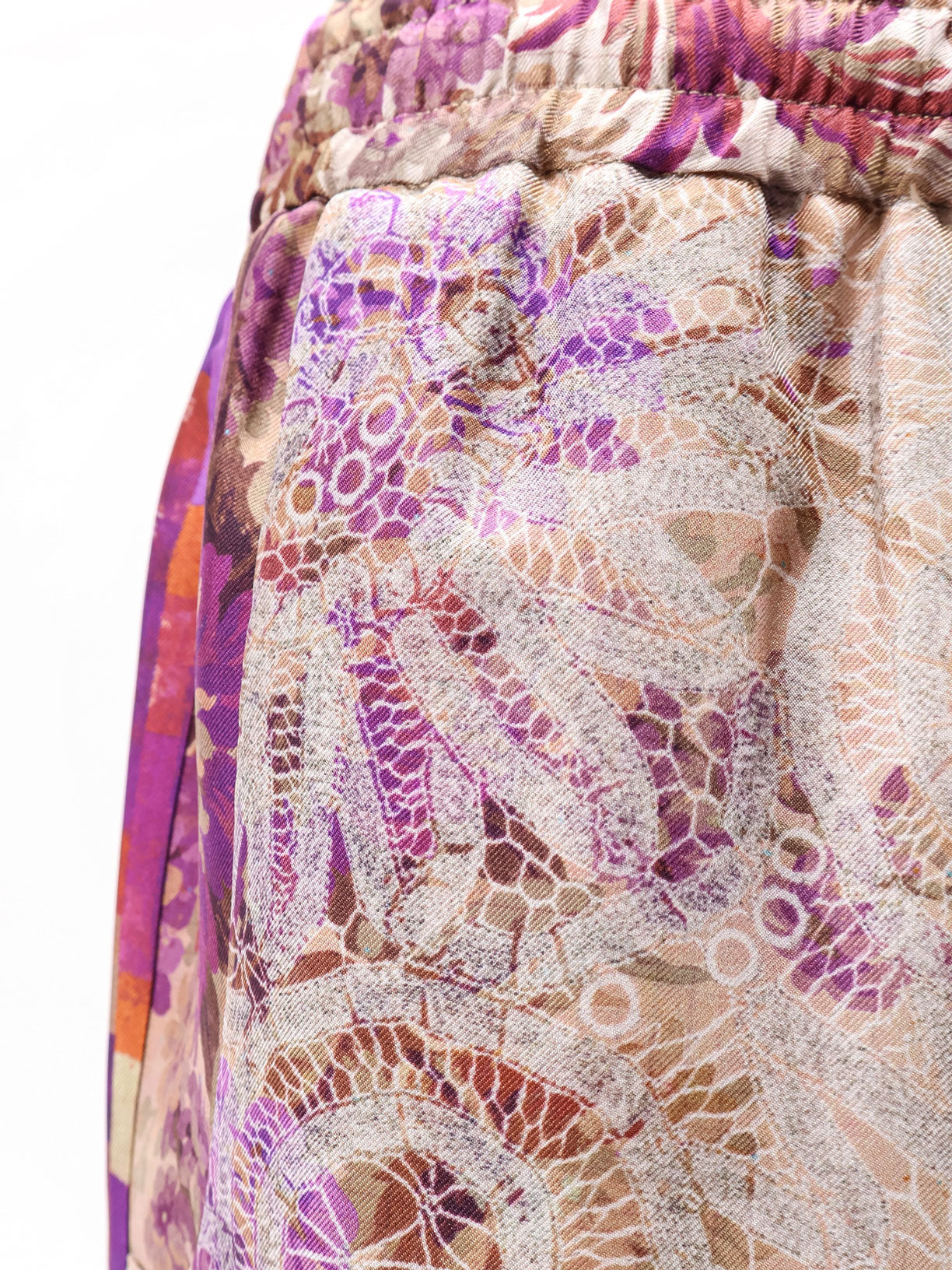 Pantaloni in seta con stampa multicolor all-over