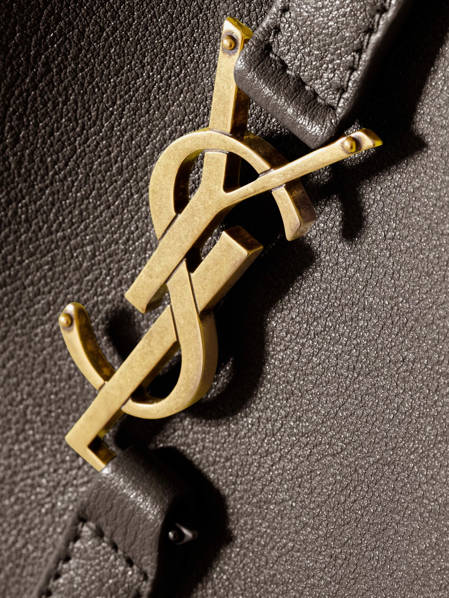 Le 5 à 7 leather shoulder bag