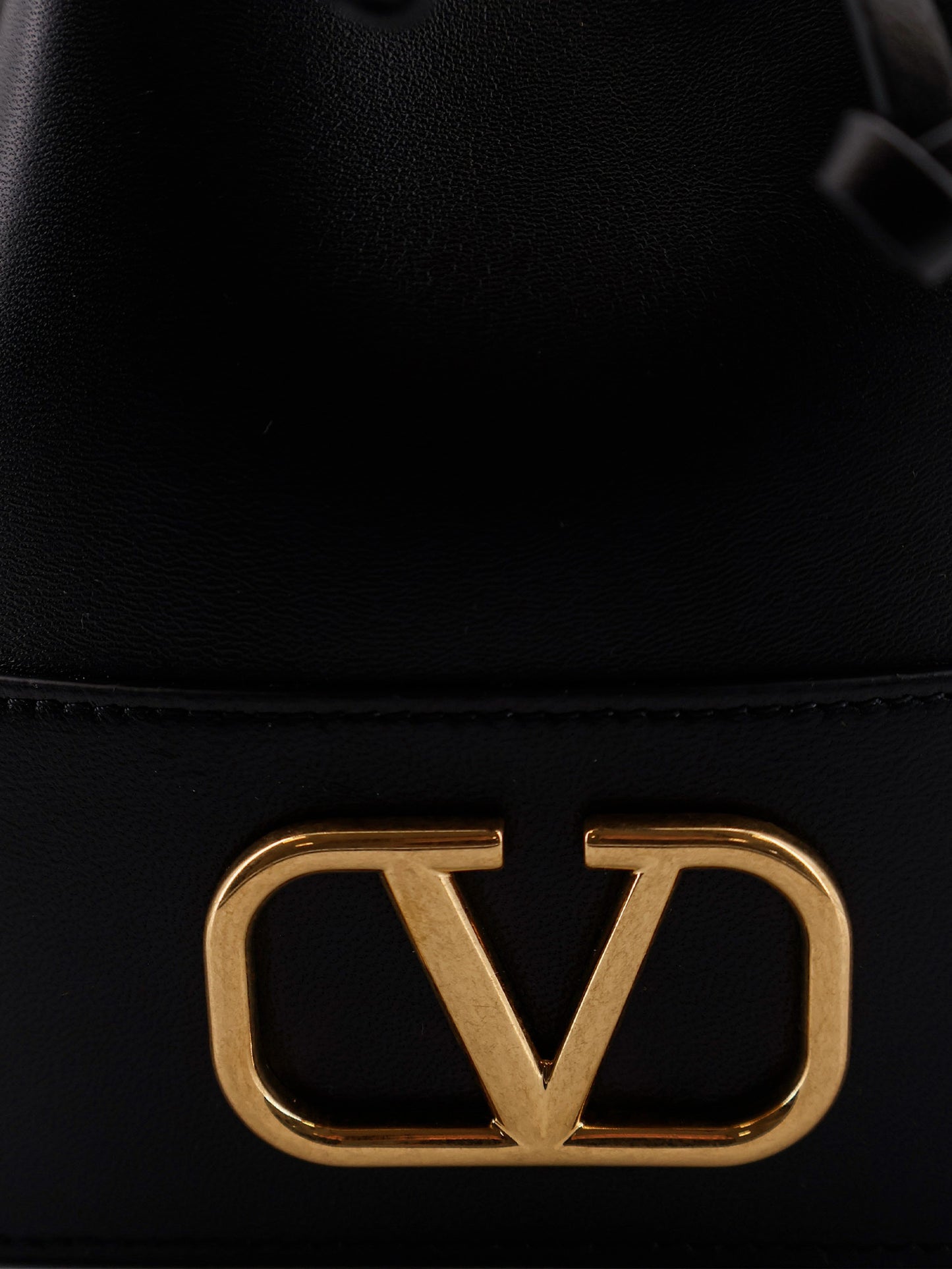 Leather bucket bag with VLogo Signature