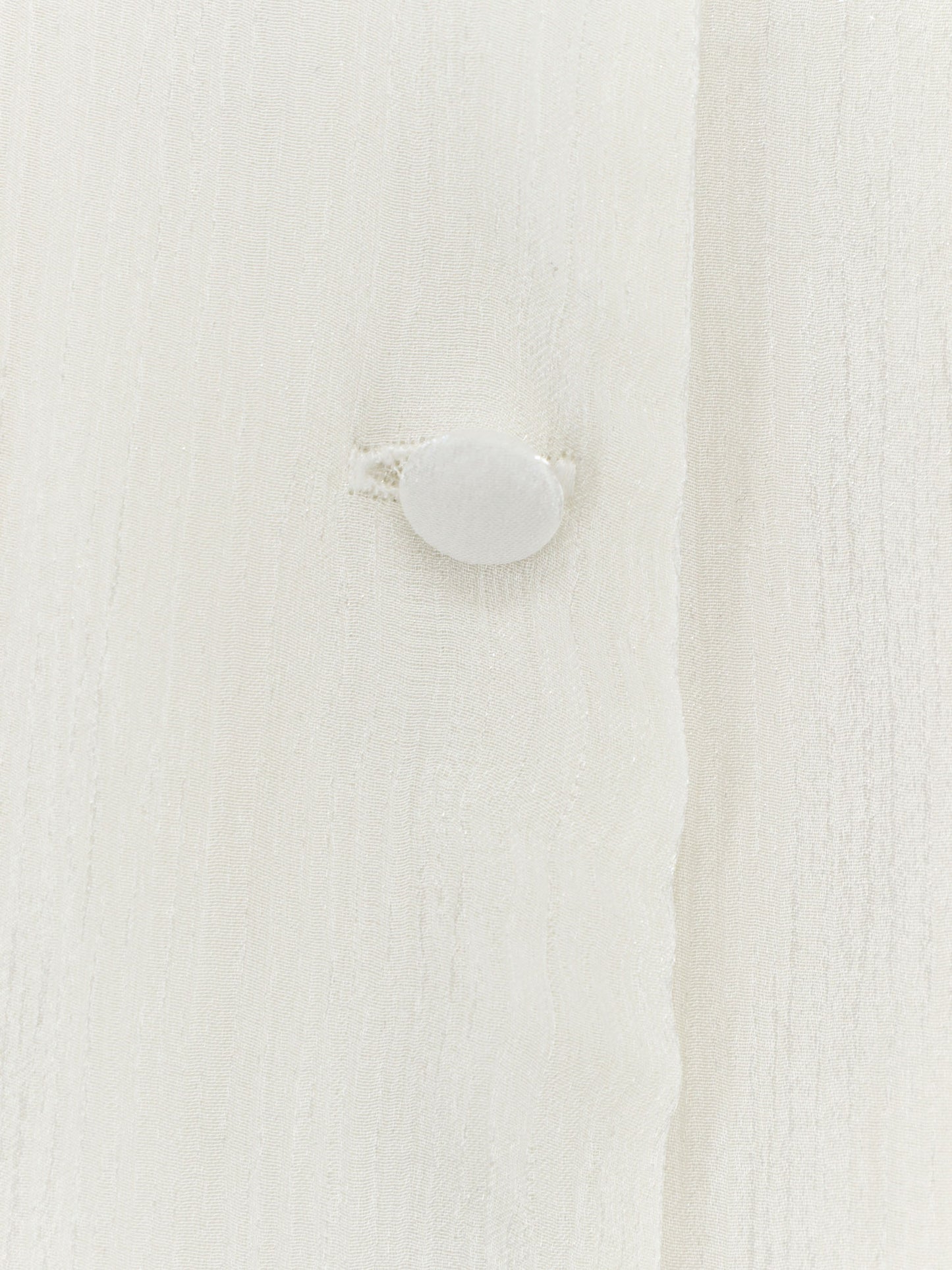 Camicia in satin con spalline imbottite