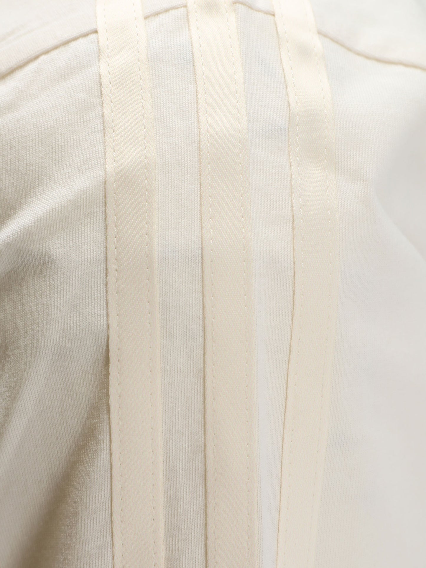 T-shirt in cotone con dettagli iconici