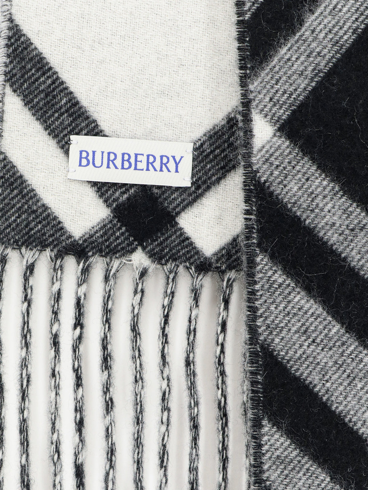 Cashmere scarf with check pattern