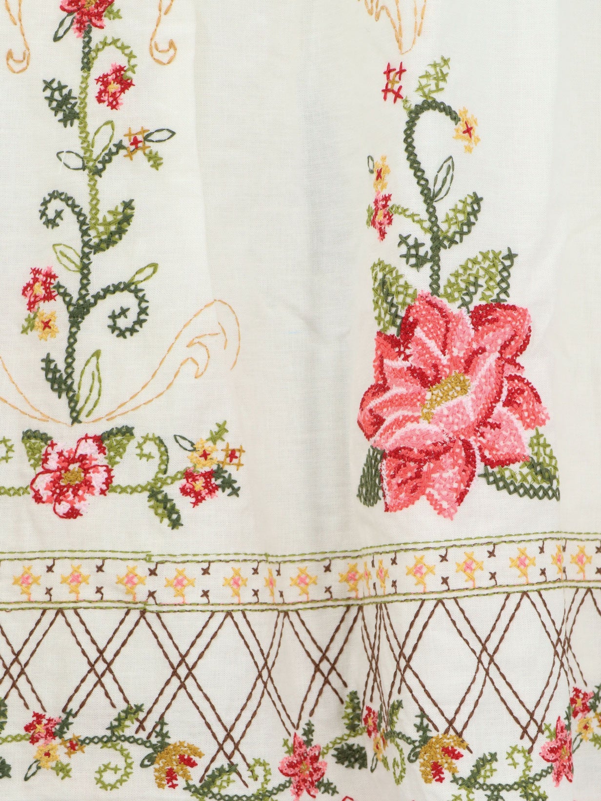 Linen and viscose top with embroidery