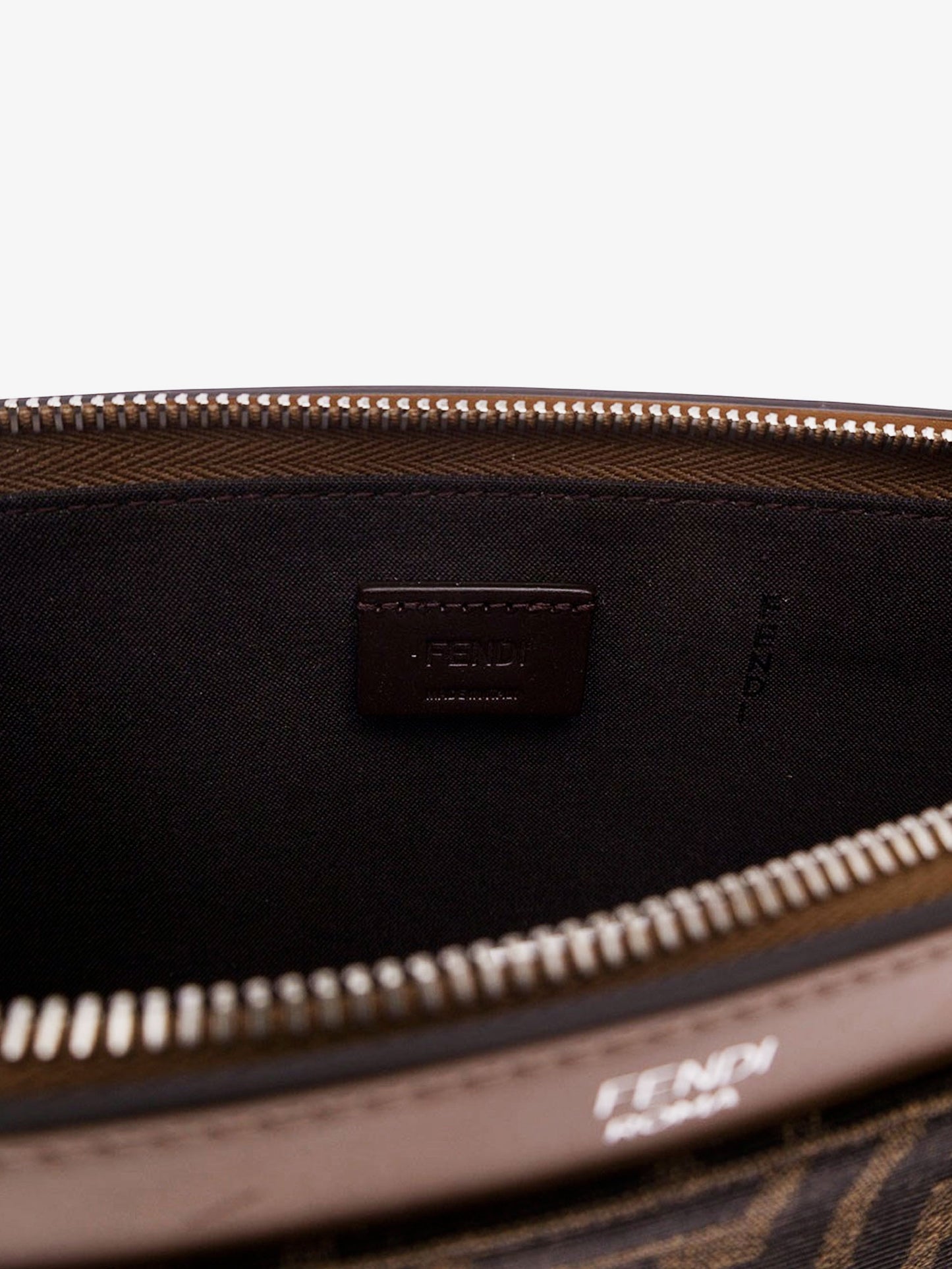 Flat Pouch Large in Tessuto FF Jacquard e pelle