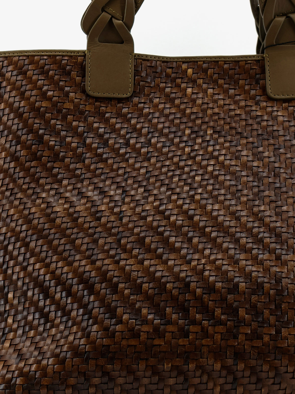 Elmio Medium vegetable leather shoulder bag with woven pattern