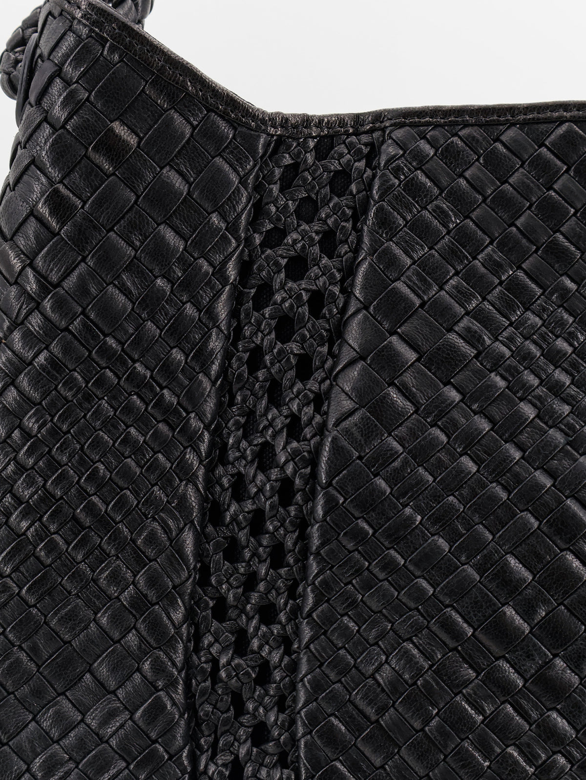 Lamia vegetable leather shoulder bag with woven pattern