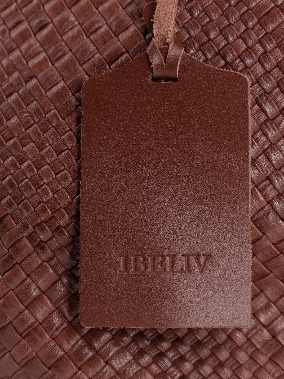 Pure Large vegetable-tanned leather handbag with a woven pattern