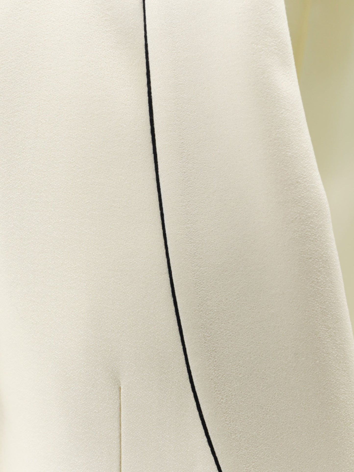 Wool blend blazer with contrasting profiles