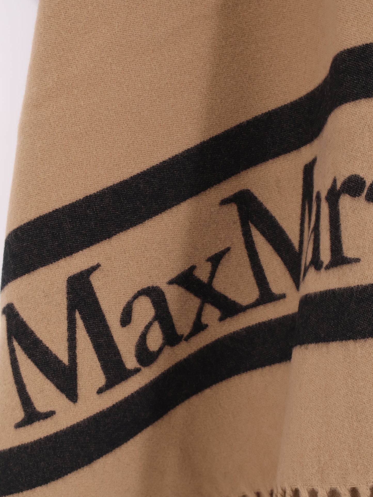 Mxaaris wool cape
