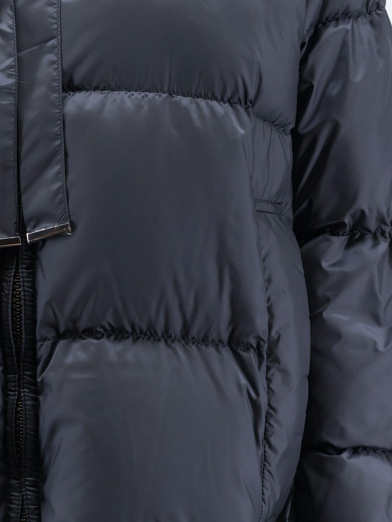 Seia The Cube down jacket