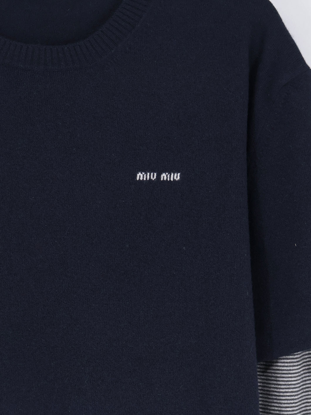 Blend of virgin wool, cashmere and silk sweater